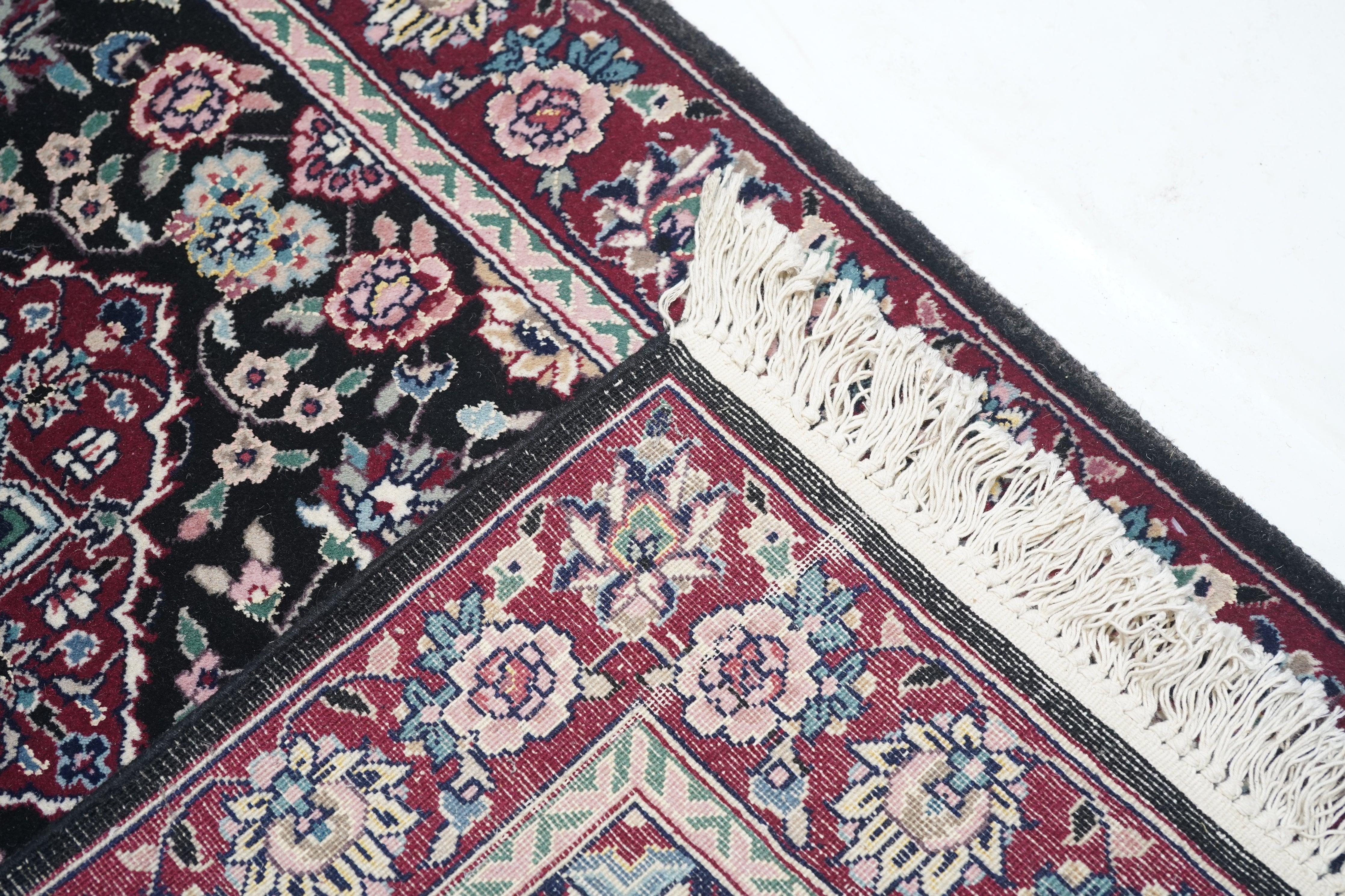 Runner indiano Tabriz 2'6'' x 10'0'' in vendita 5