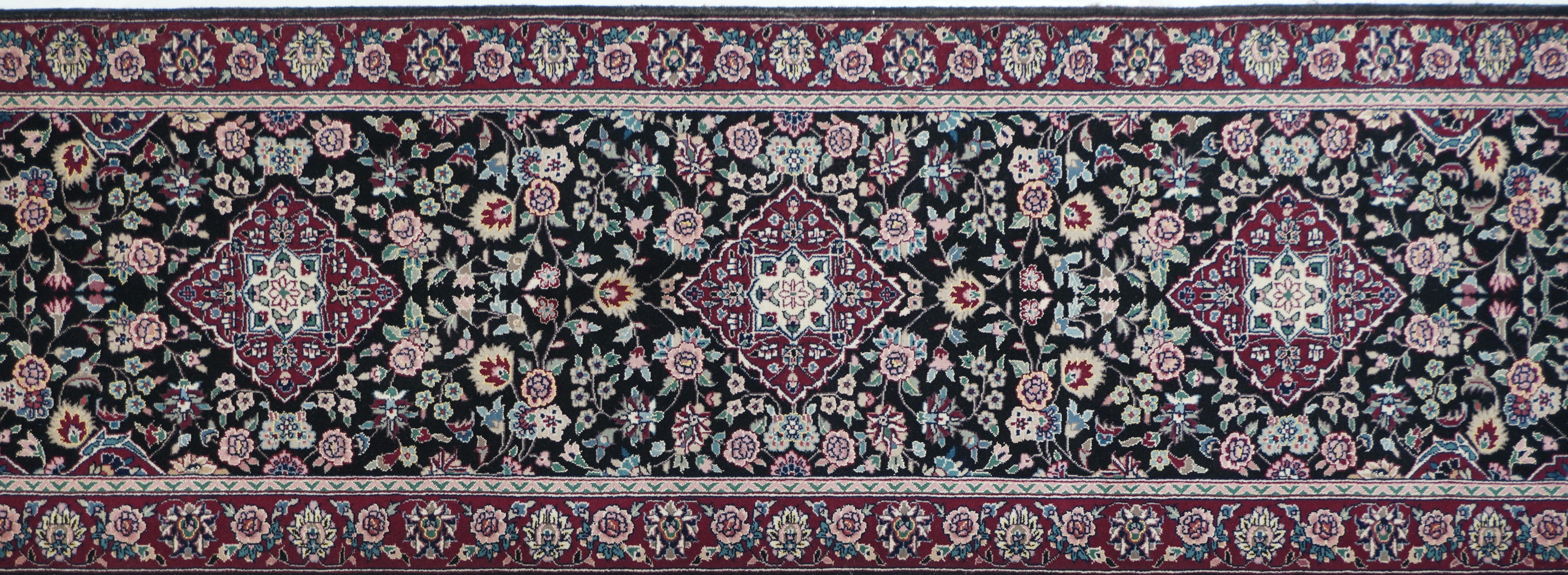 Indiano Runner indiano Tabriz 2'6'' x 10'0'' in vendita