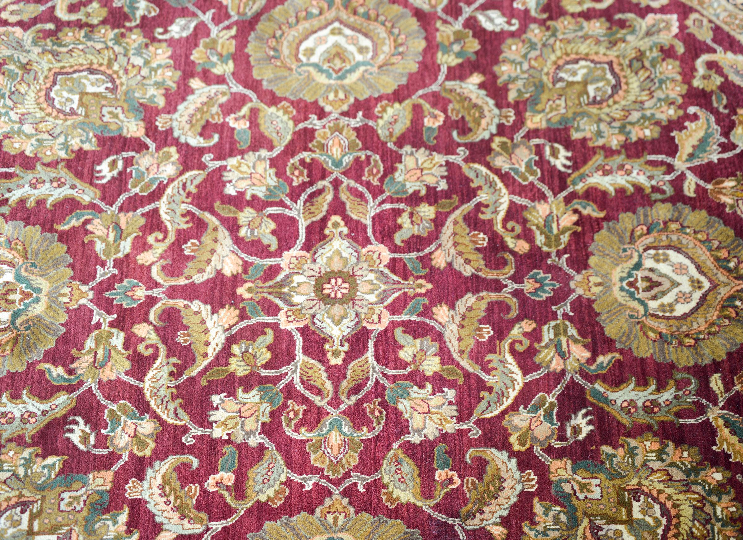 Indian Tabriz-Style Round Rug For Sale 2