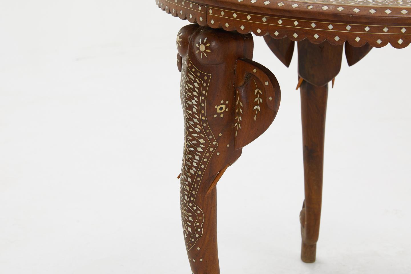 Indian Teak and Bone Inlaid Occasional Table (Indisch)