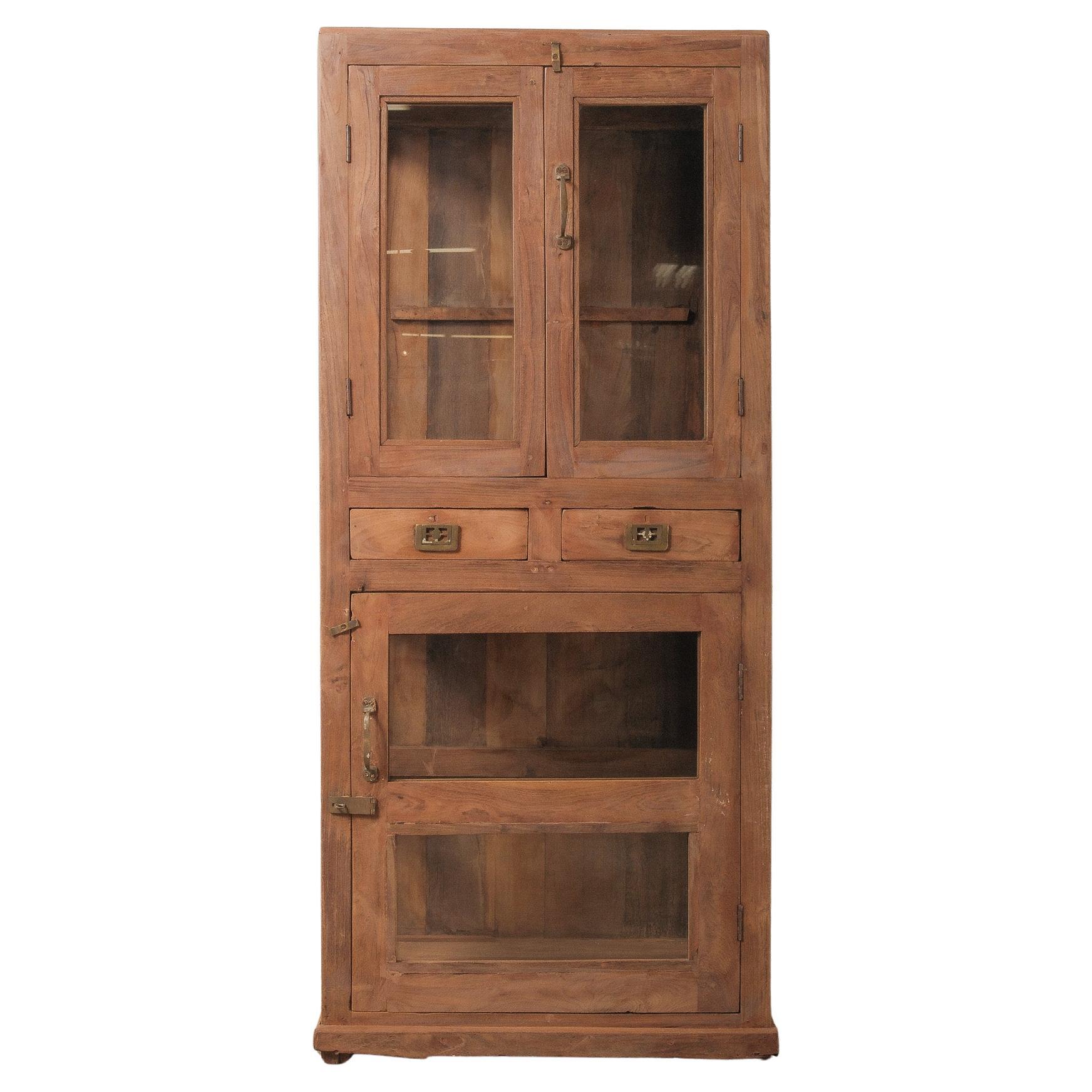 Armadietto Almirah indiano in teak con cassetti e ferramenta in ottone