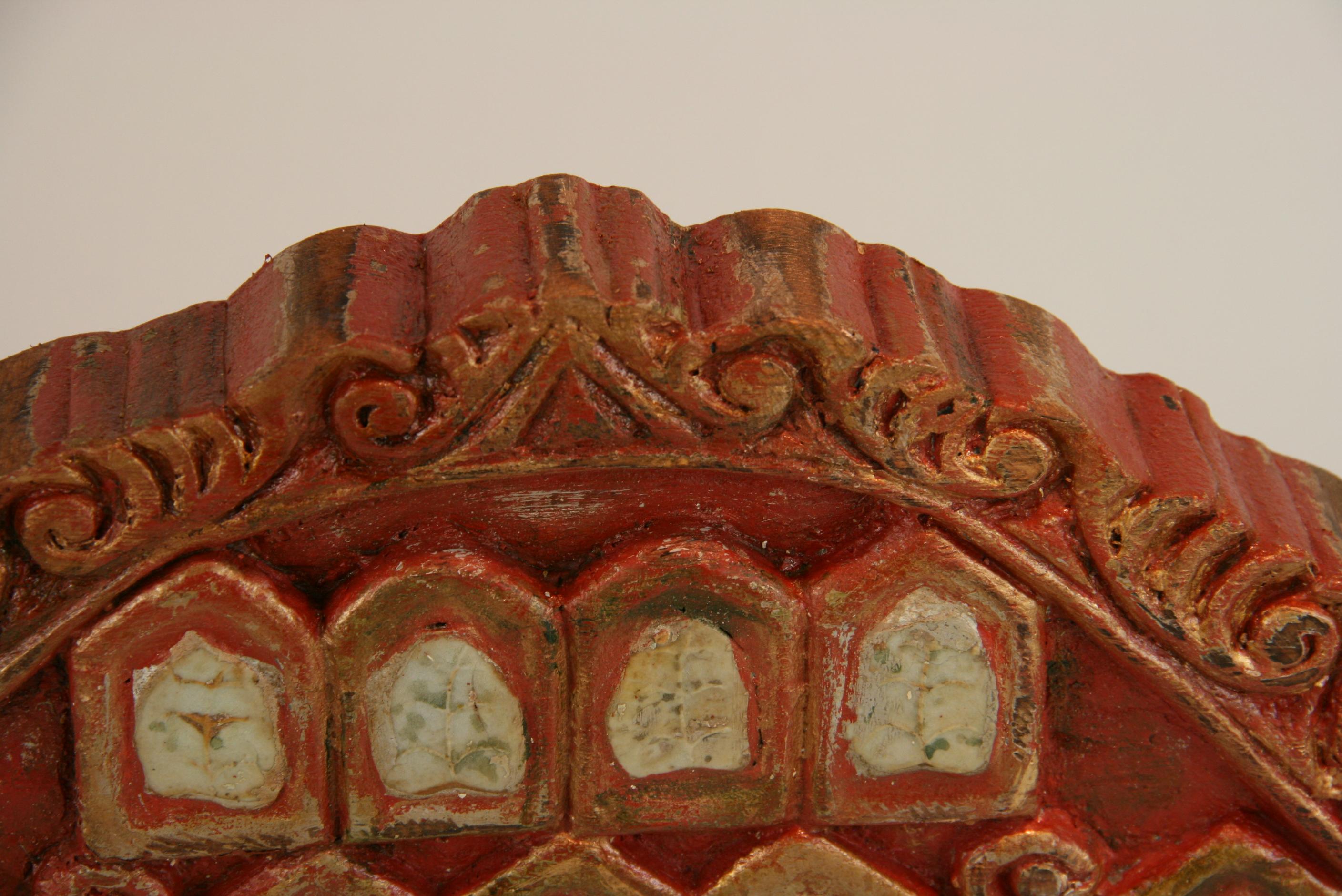 Début du 20ème siècle Fragments de temples indiens avec incrustations en céramique en vente
