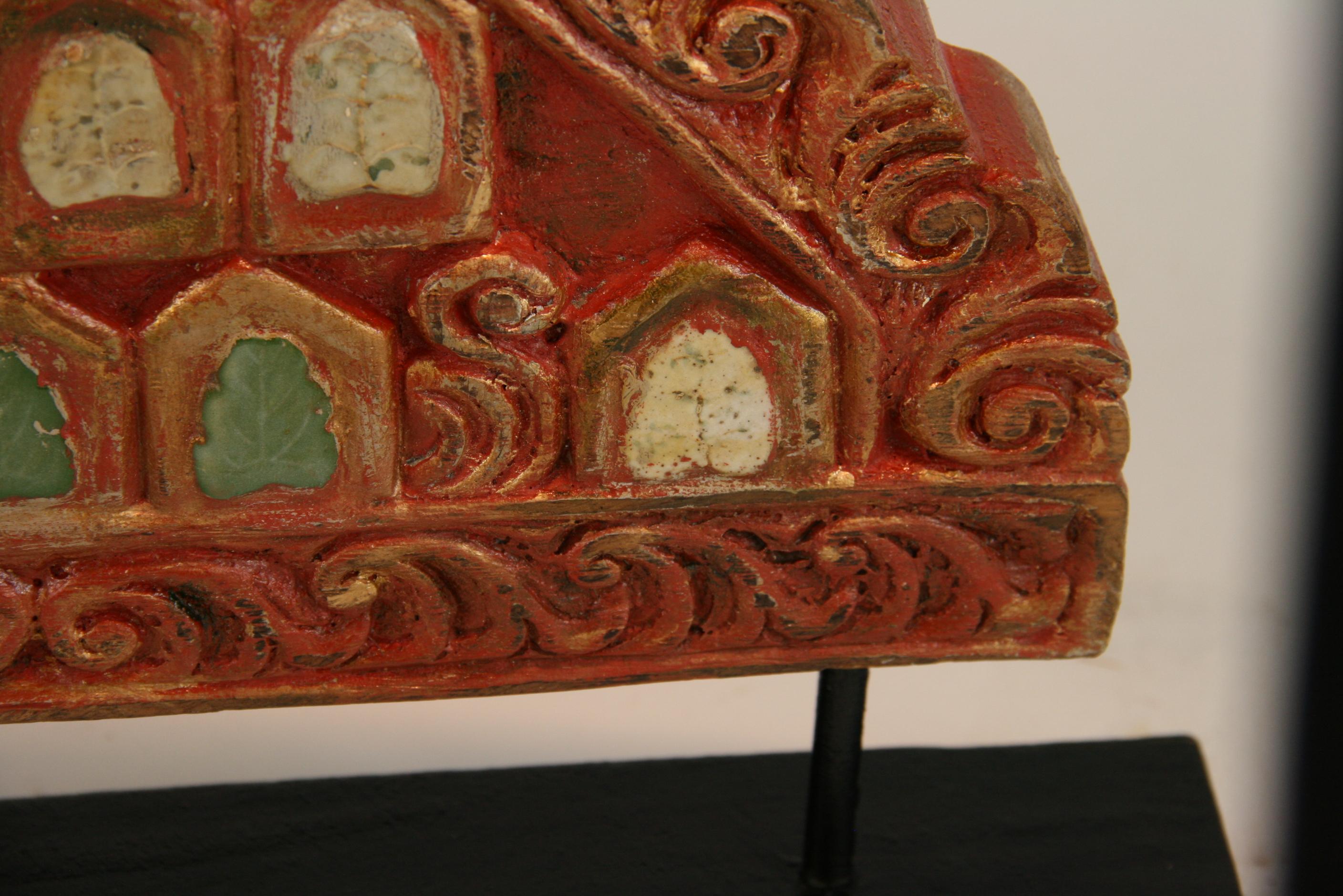 Céramique Fragments de temples indiens avec incrustations en céramique en vente