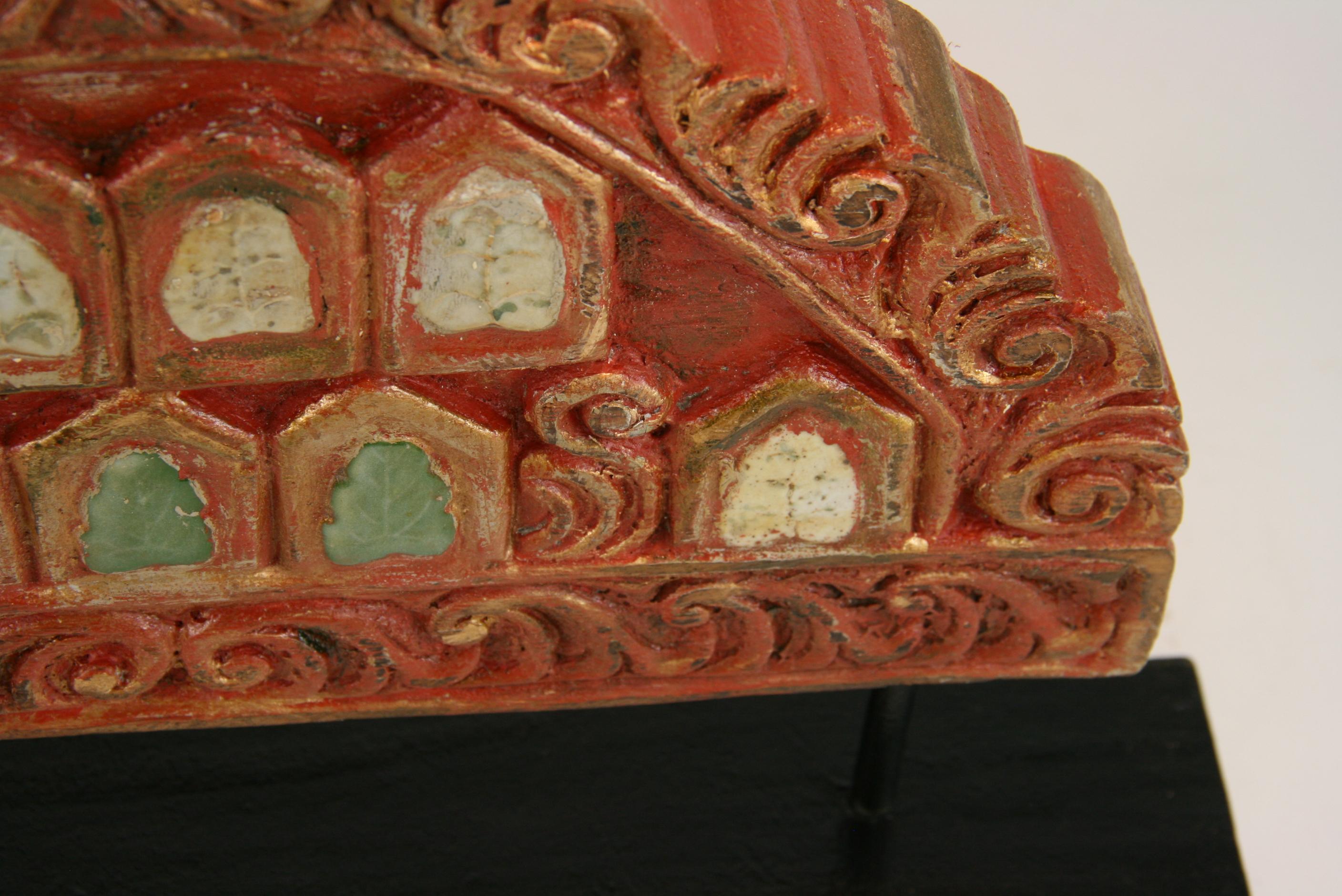 Fragments de temples indiens avec incrustations en céramique en vente 2