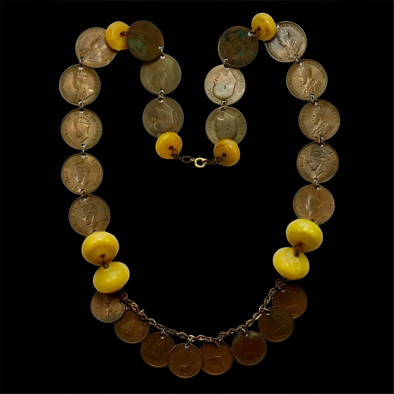 Collier de perles tibétaines indiennes et de résine jaune en vente 3