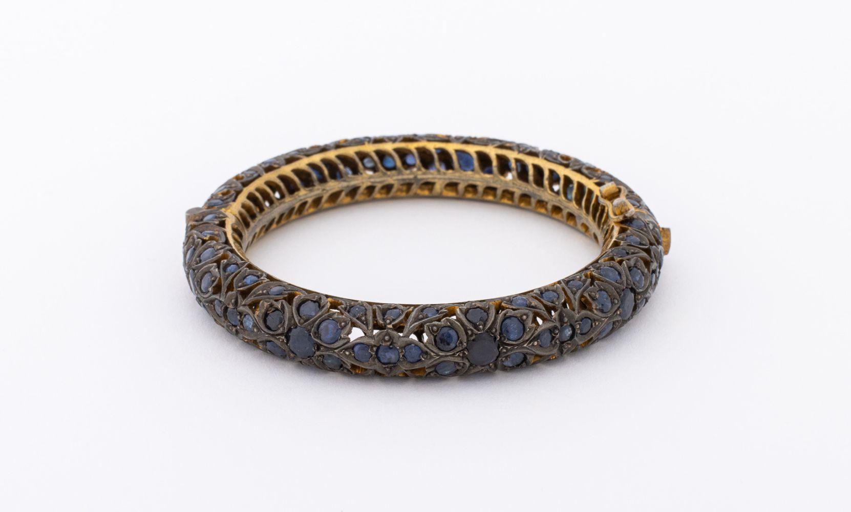 Taglio rotondo Bracciale a cerniera in argento con zaffiro in vermeil indiano in vendita