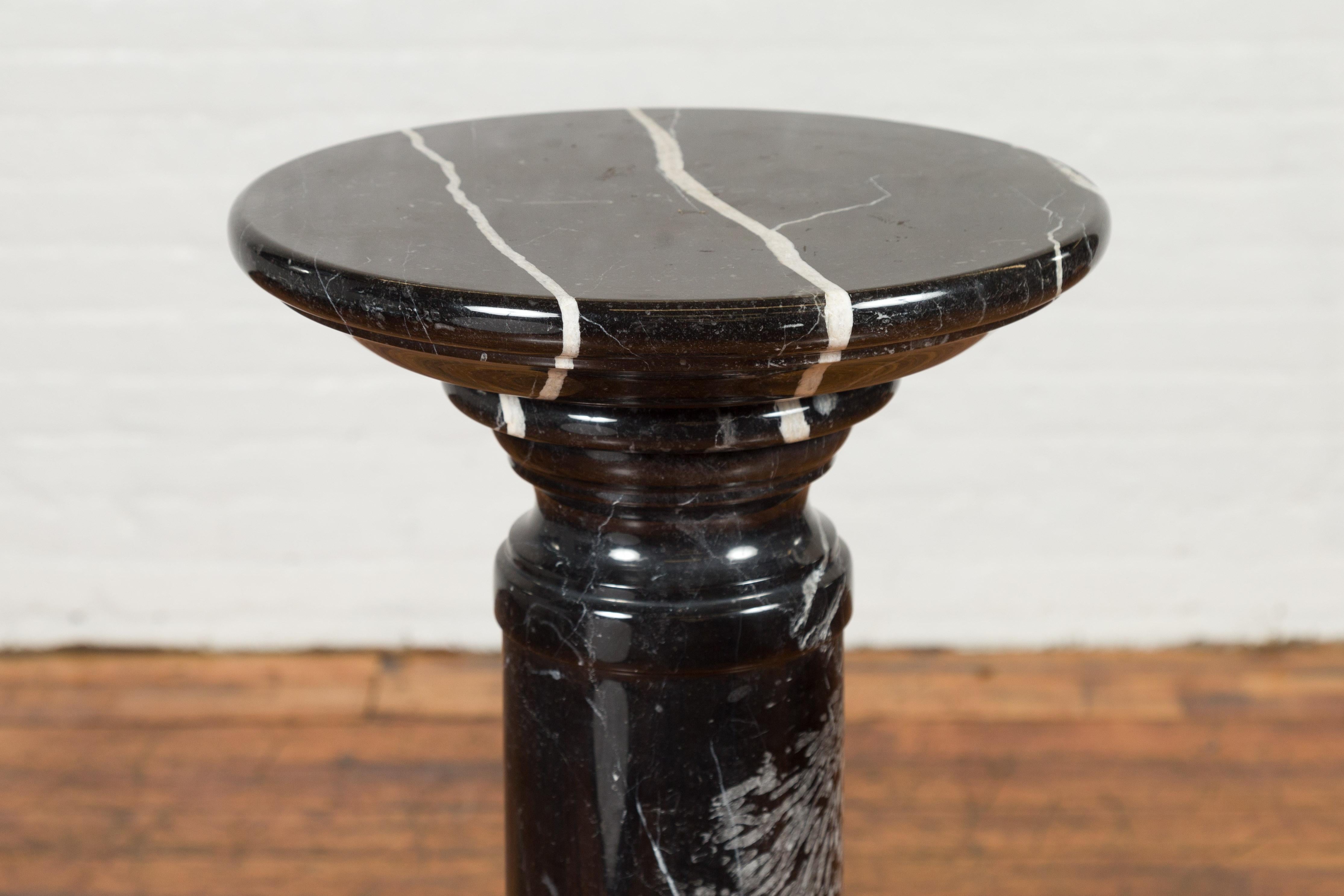 Indian Vintage Black Carrara Marble Pedestal with Circular Top and Stripe Accent In Good Condition In Yonkers, NY