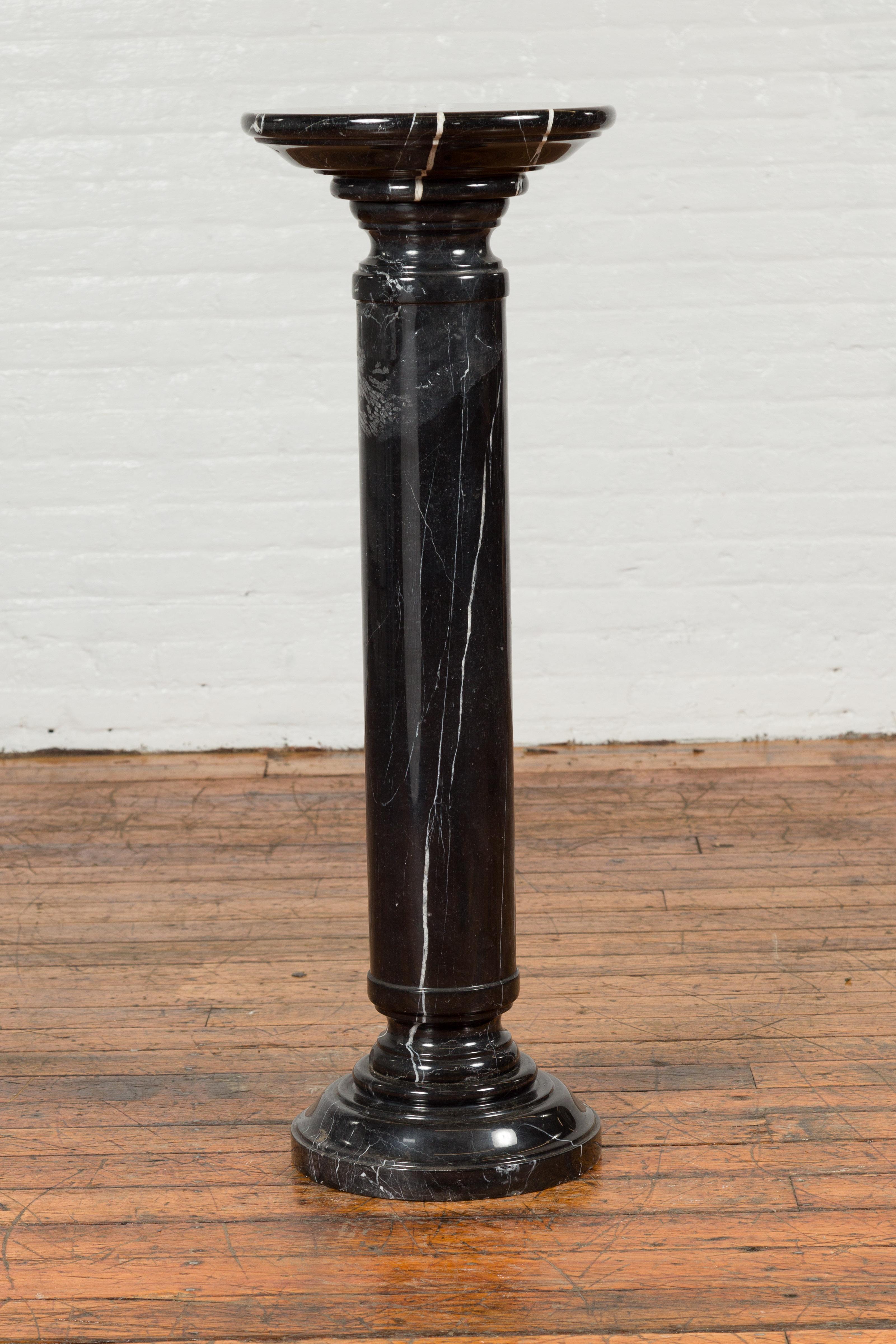 Indian Vintage Black Carrara Marble Pedestal with Circular Top and Stripe Accent 4