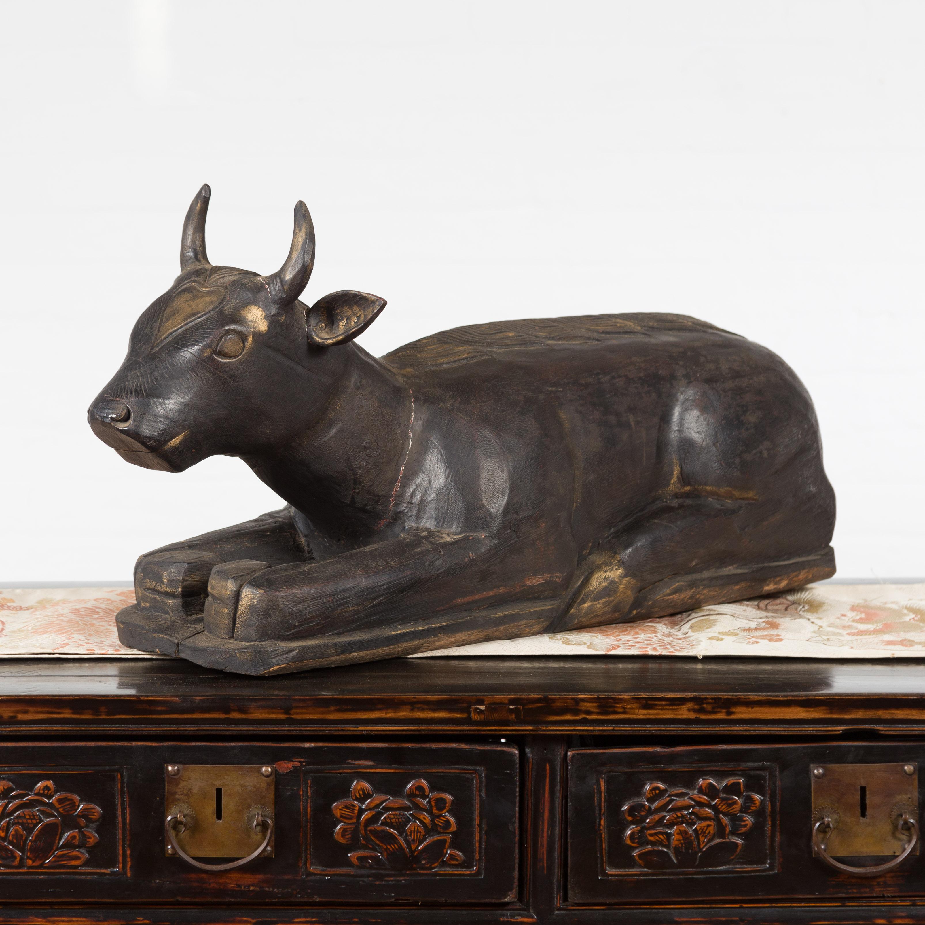 Indian Vintage Carved Wooden Bull Sculpture Depicting Guardian Deity Nandi In Good Condition For Sale In Yonkers, NY
