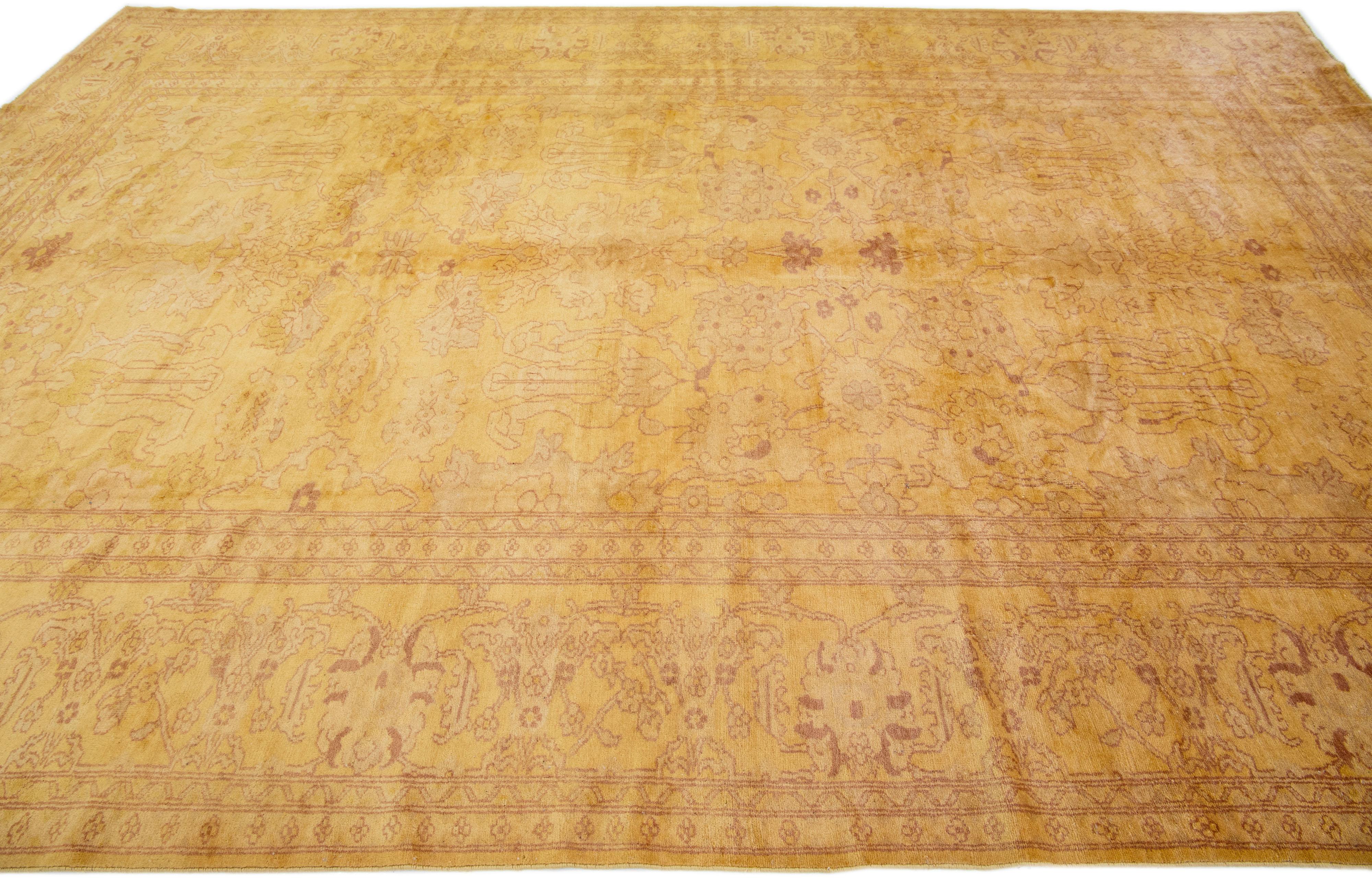 Indien Tapis indien vintage en laine à motifs floraux sur toute sa surface dans le motif Goldenrod en vente