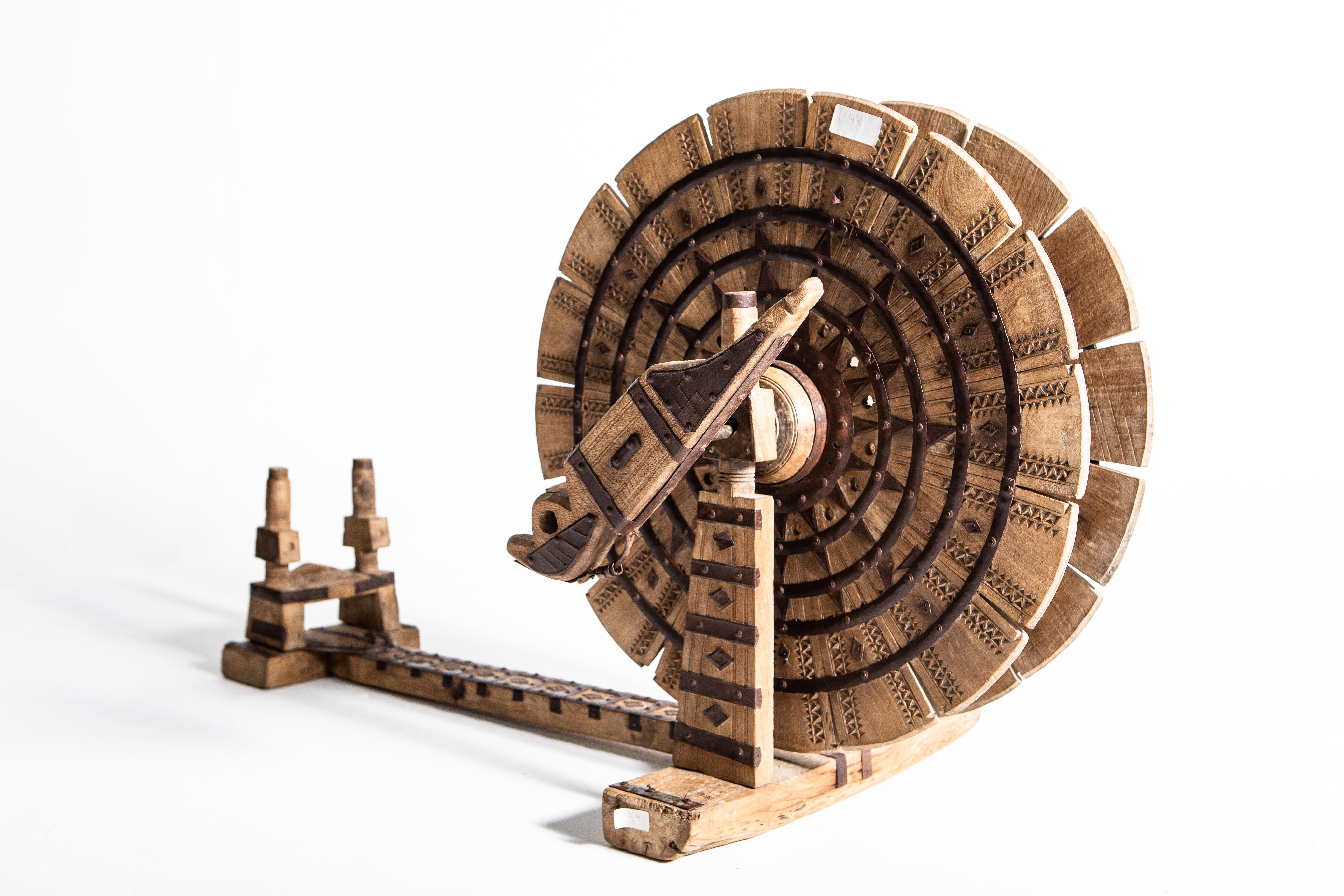 Indisches Spinnrad aus Holz (20. Jahrhundert)