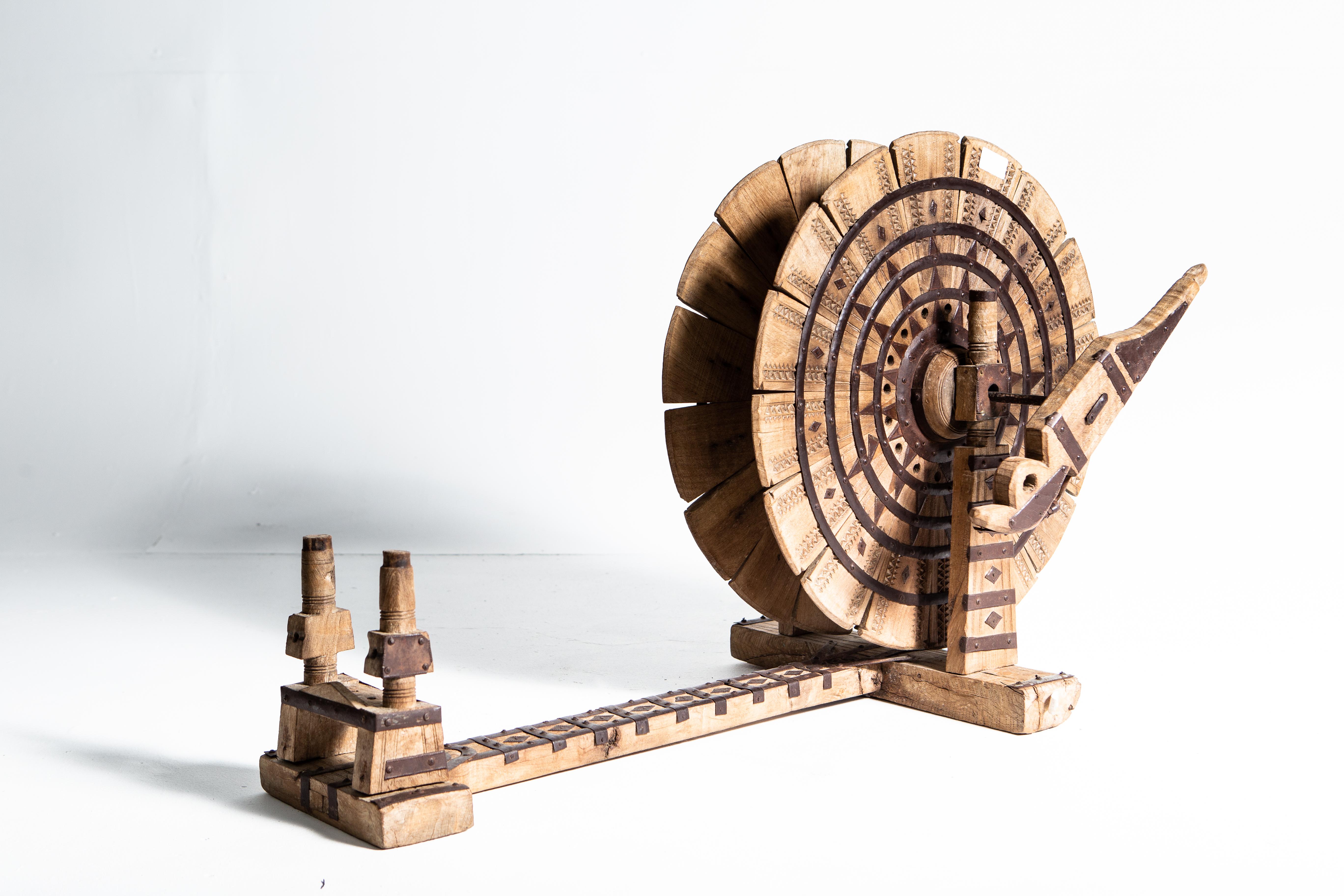 Indisches Spinnrad aus Holz (Metall)