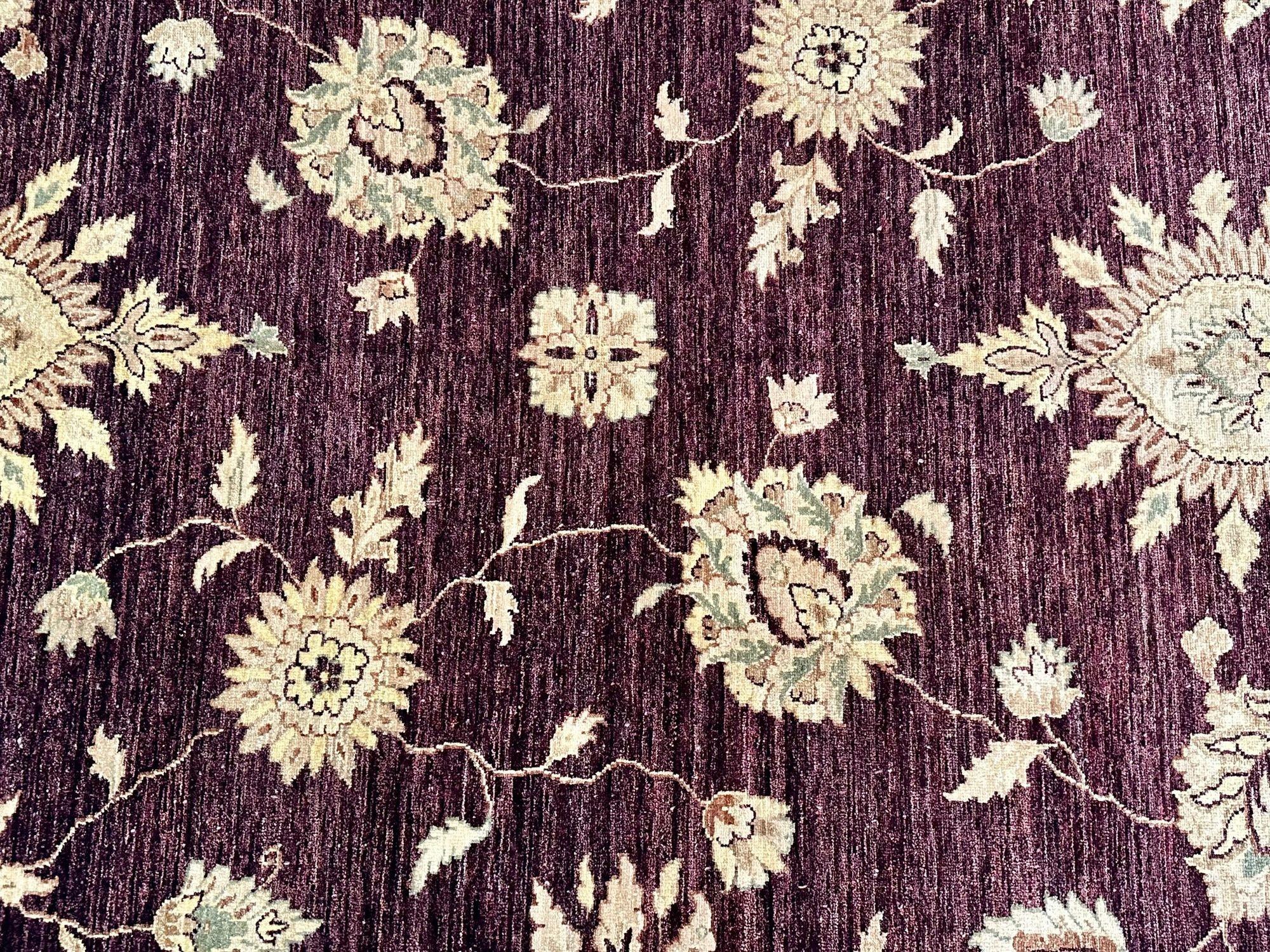 Tappeto indiano in lana, bordeaux e beige, 21° secolo in vendita 5