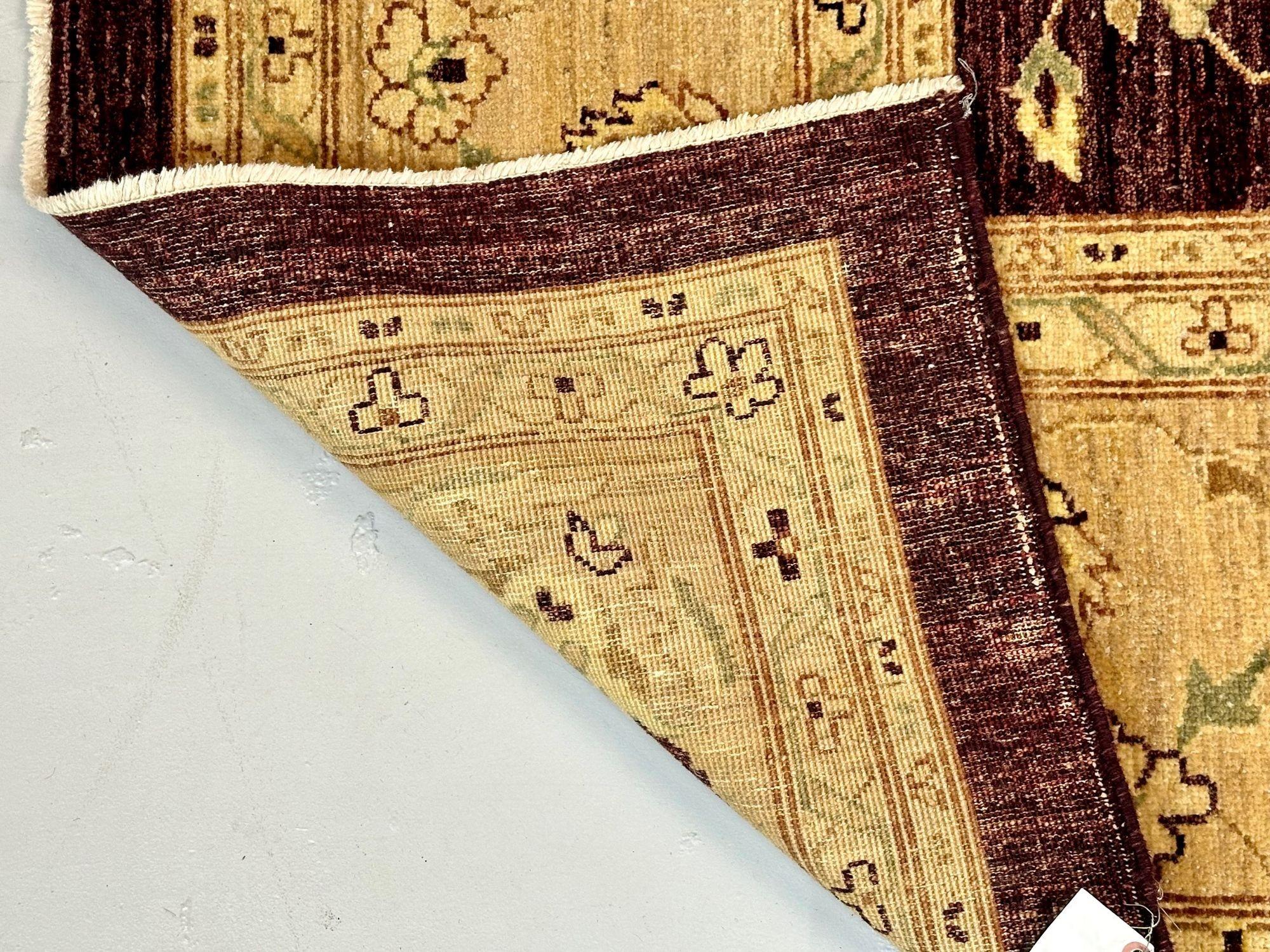 Tappeto indiano in lana, bordeaux e beige, 21° secolo in vendita 7