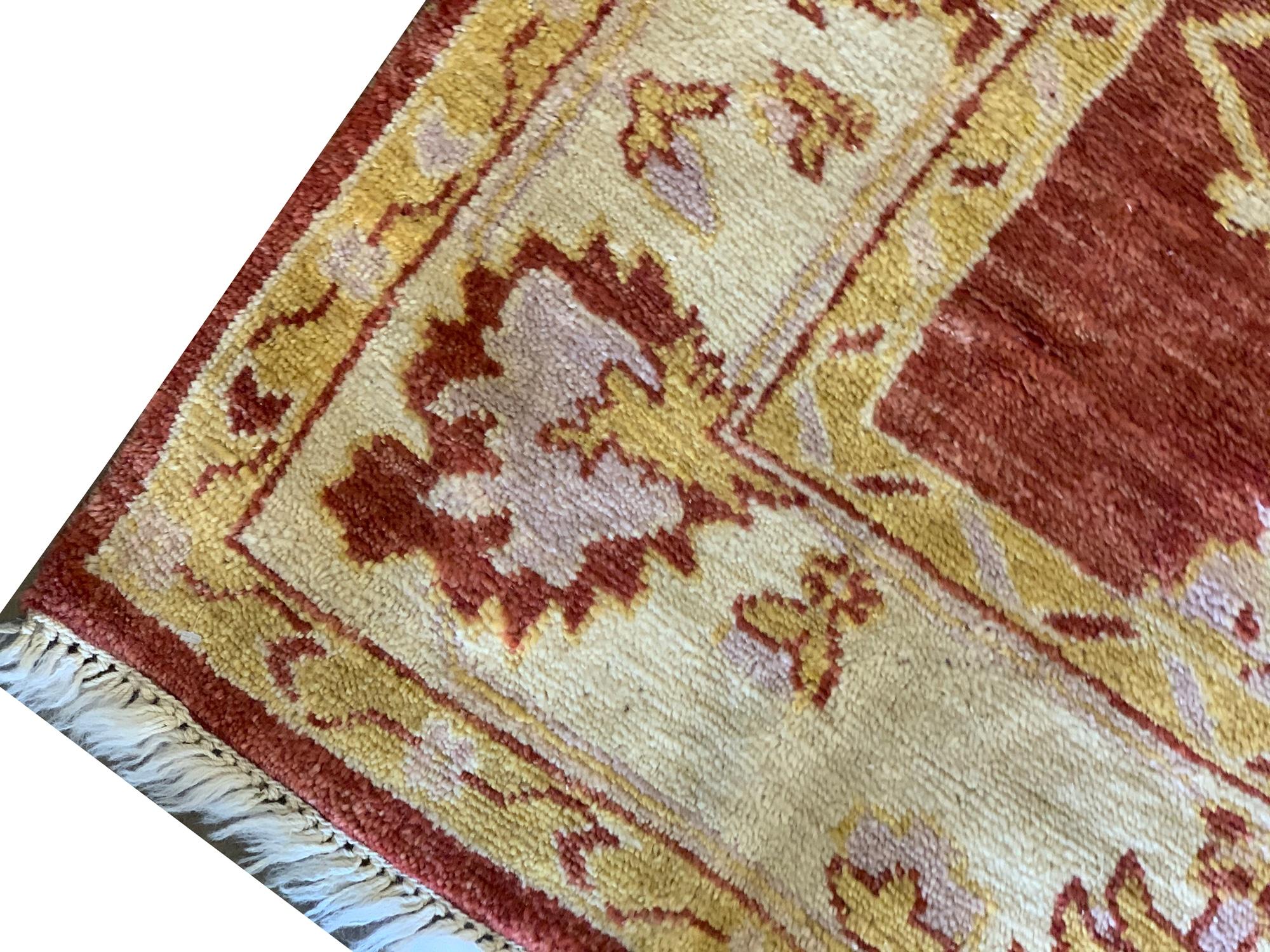 Indischer Ziegler-Teppich, großer roter Wollteppich (Ende des 20. Jahrhunderts) im Angebot