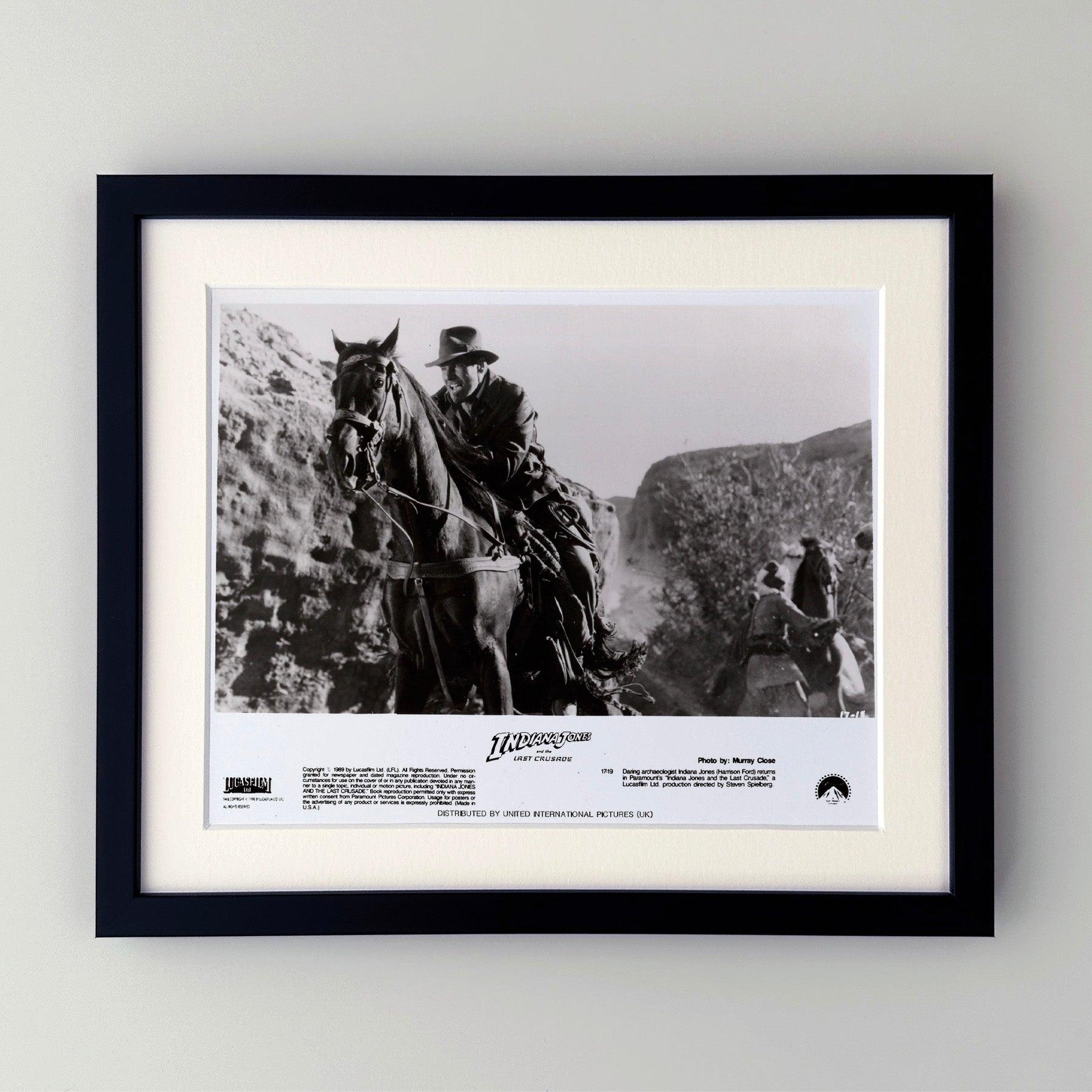 Photo publicitaire originale de 8x10 inches pour Indiana Jones et la dernière croisade (1989) avec Harrison Ford et Sean Connery et réalisé par Steven Spielberg.

Les photos de publicité (film/production) ont été créées pour aider les studios à