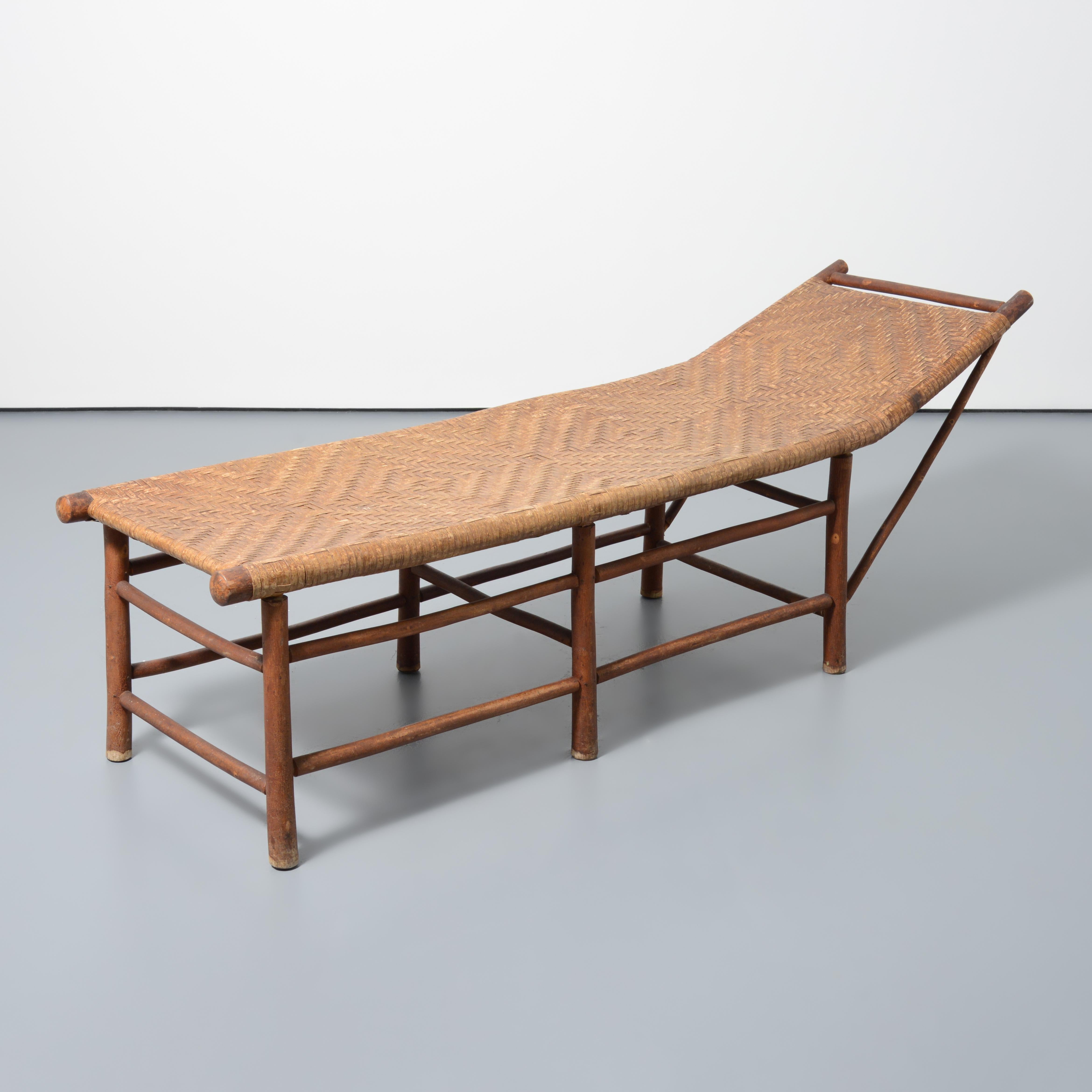 Artista/Designer; Produttore: Indian Willow Products Co.
Marcatura(e); note: Label
Materiali: legno di quercia, stecca di quercia intrecciata (caning)
Dimensioni (H, L, P): 27 