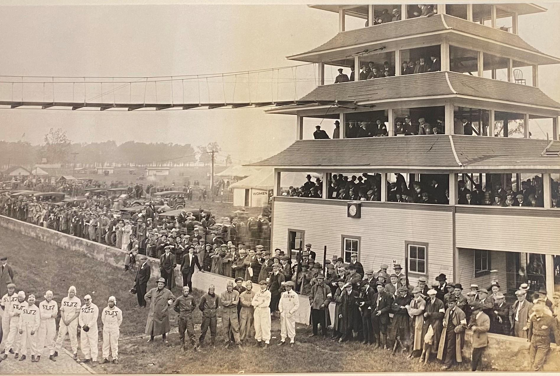 Indianapolis 500 Panoramic Sepia Photograph of Drivers, Cars, & Mechanics, 1915 In Good Condition In Milford, NH