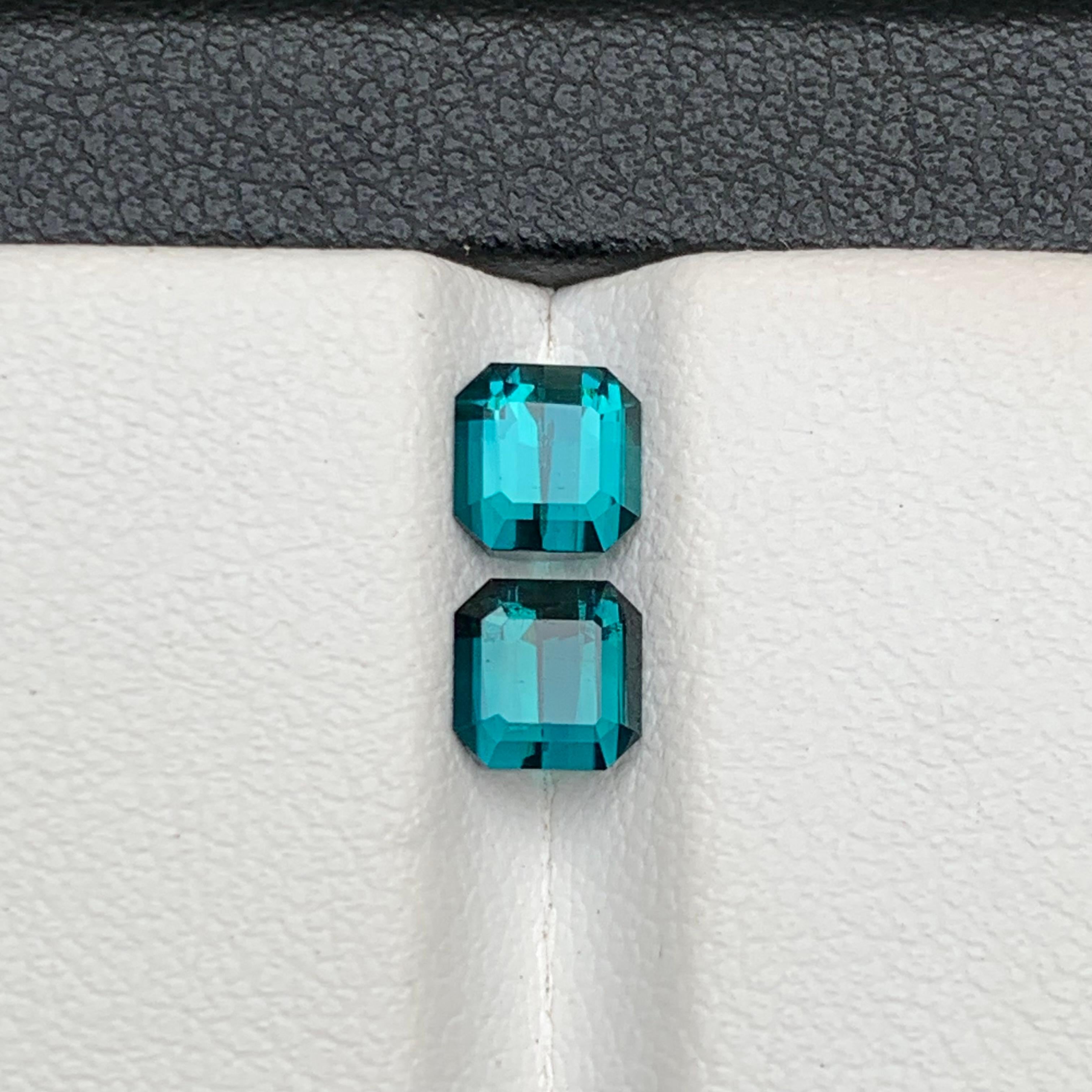 Paire de boucles d'oreilles en tourmaline naturelle bleu indicolite taille émeraude 1,45 carat en vente 5