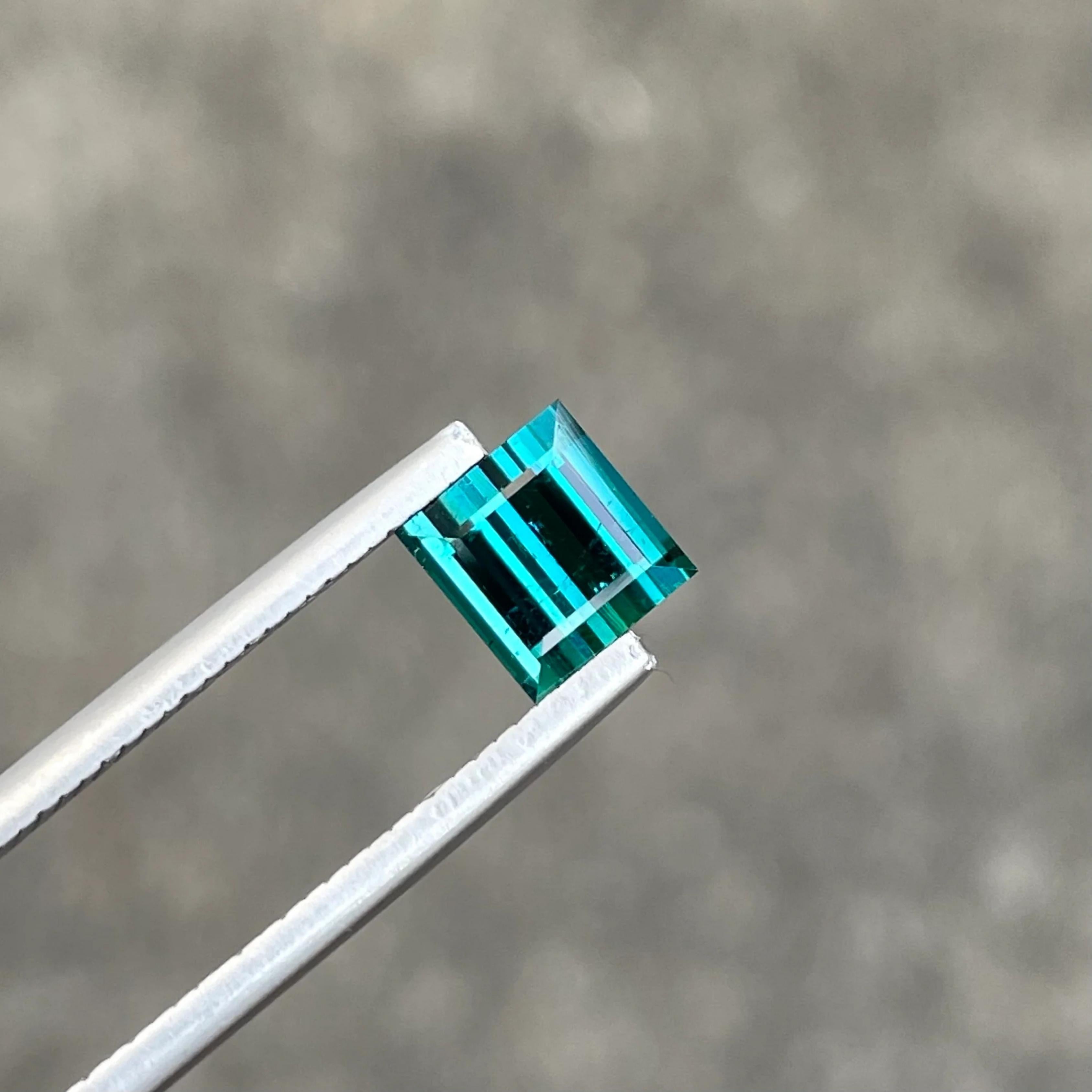 Tourmaline indicolite 1.50 carat, pierre naturelle afghane non sertie taille baguette en vente 2