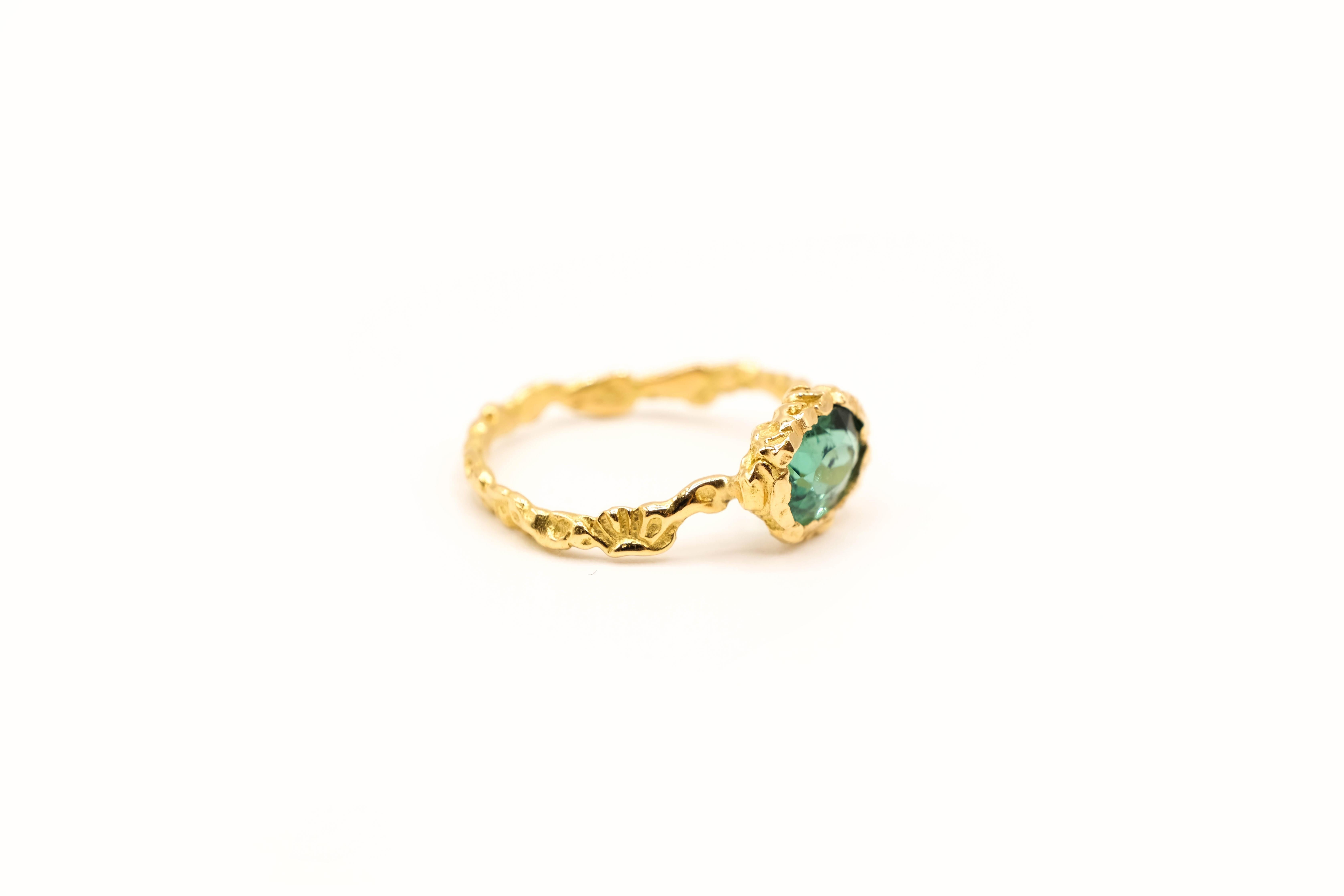 Oval Cut 18 Karat Yellow Gold Oval Indicolite Tourmaline Textured Band Ring For Sale
