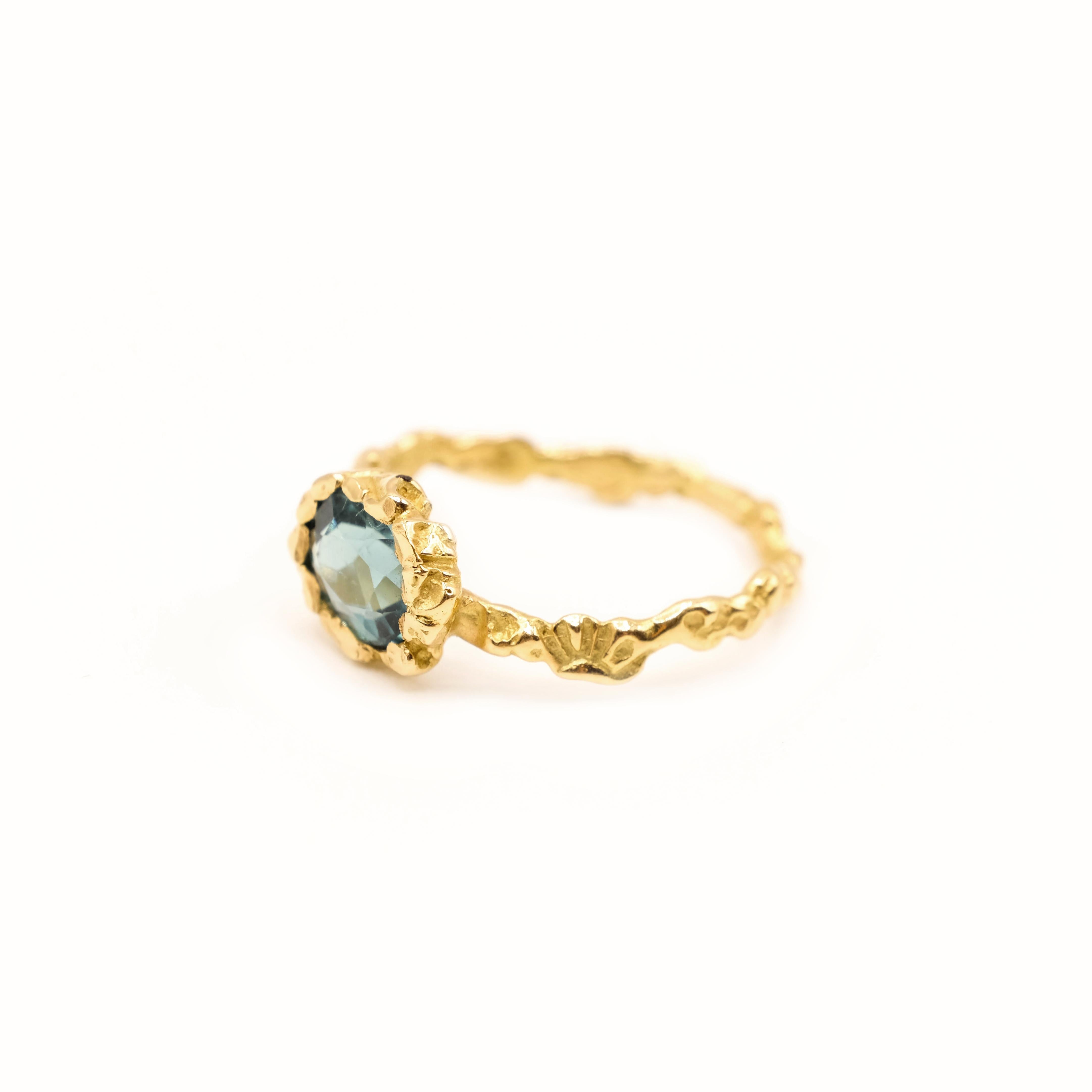 Women's Anais Rheiner 18 Karat Yellow Gold Oval Indicolite Tourmaline Textured Band Ring For Sale
