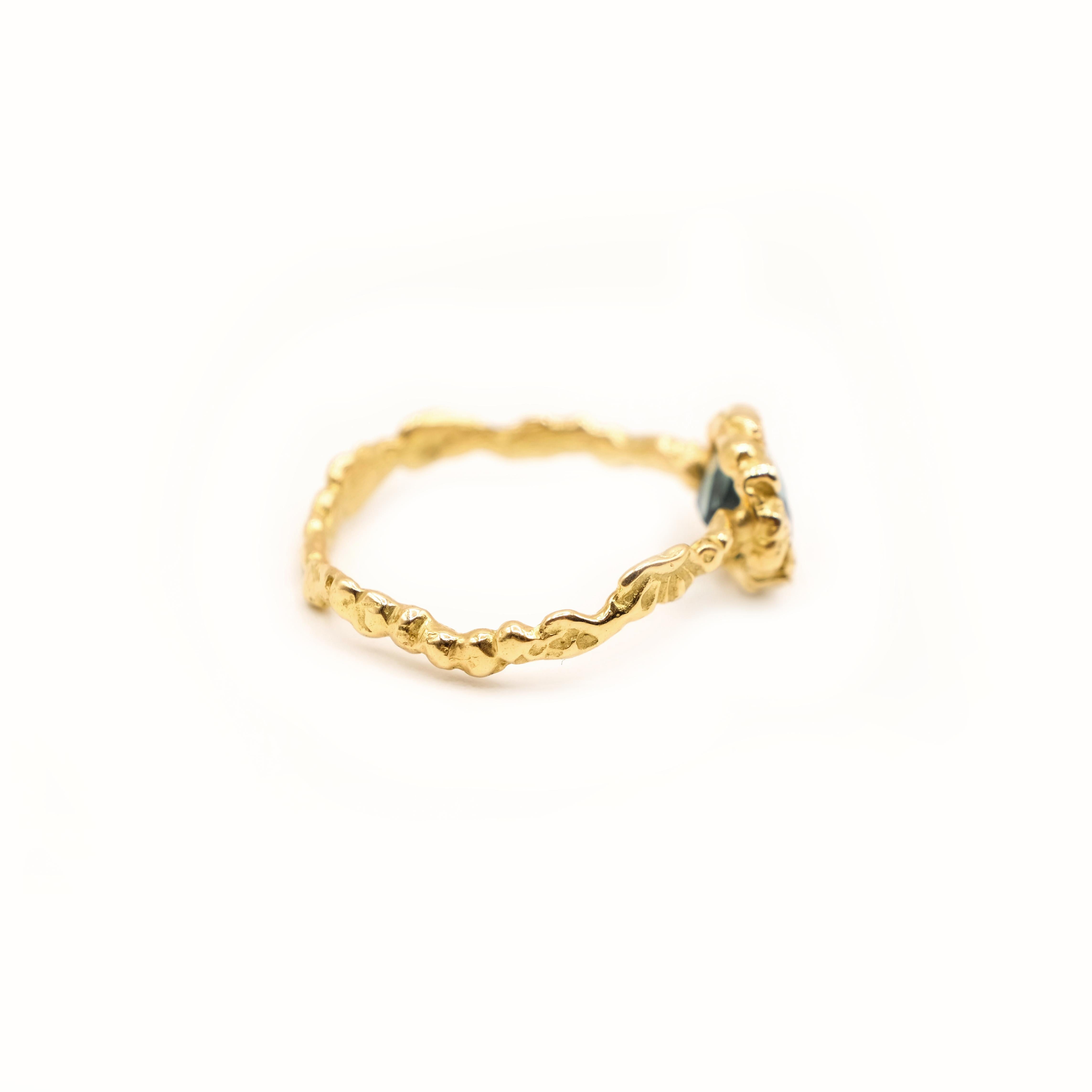 Anais Rheiner 18 Karat Yellow Gold Oval Indicolite Tourmaline Textured Band Ring For Sale 1