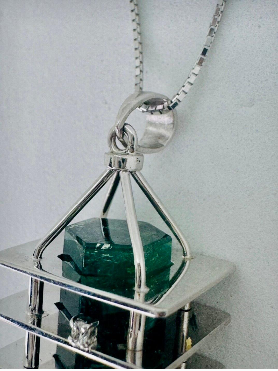 29,50 Collana con ciondolo in platino con tormalina indicolite in vendita 5