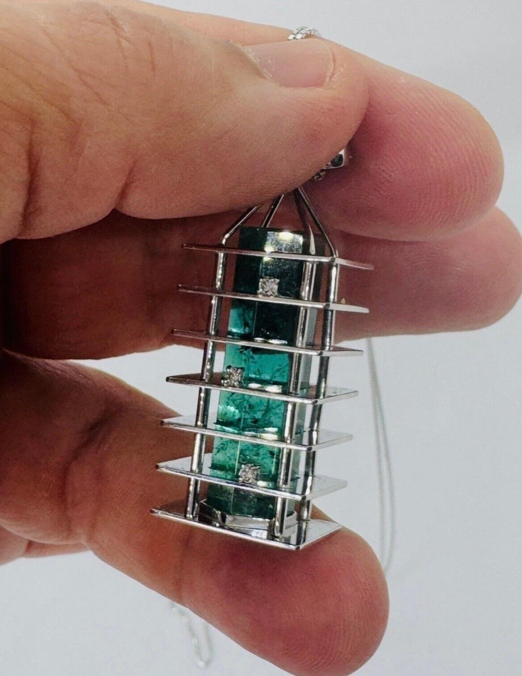 Moderno 29,50 Collana con ciondolo in platino con tormalina indicolite in vendita
