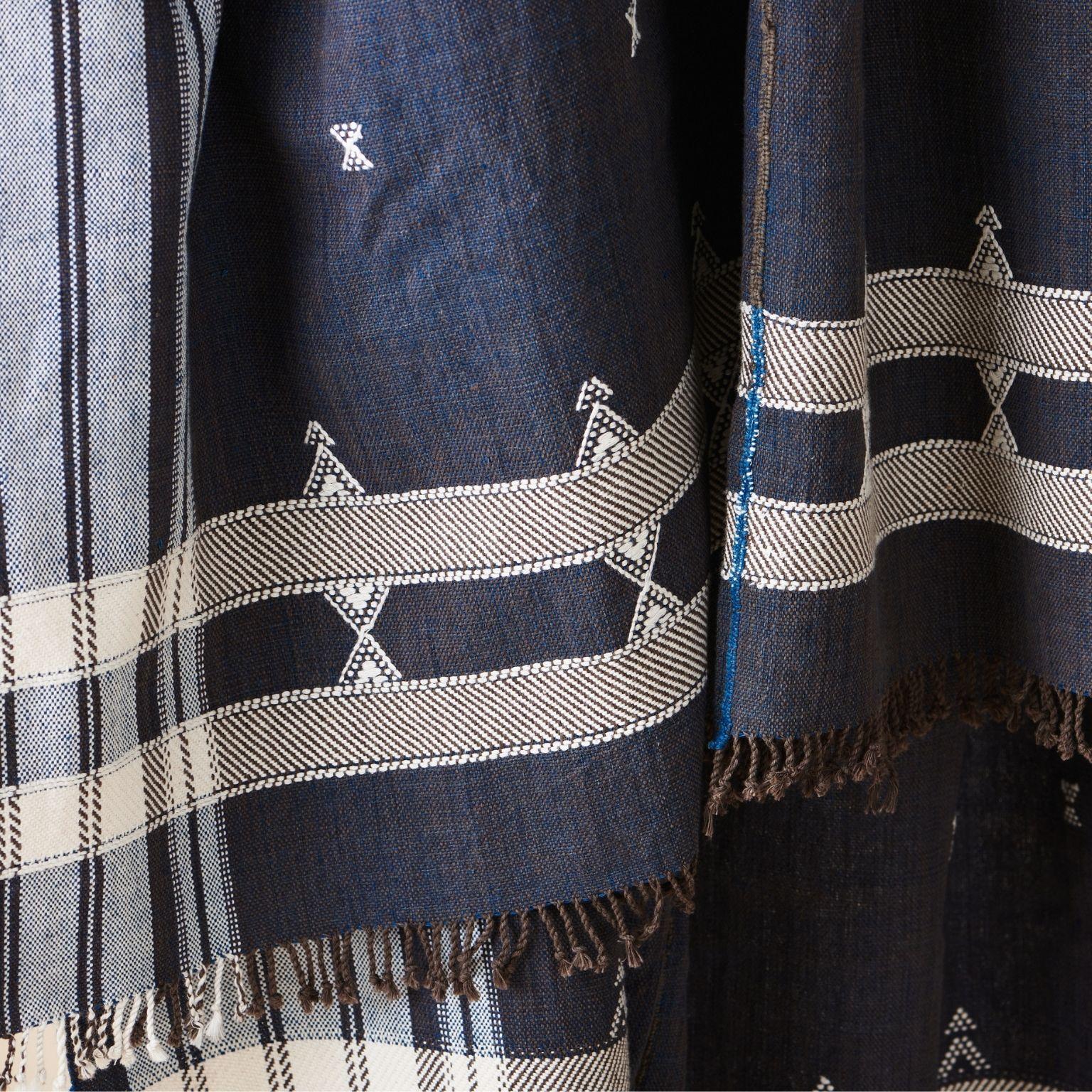 Indian Indie Throw In Indigo , Minimal Geometric Motifs Hand-woven In Organic Cotton For Sale
