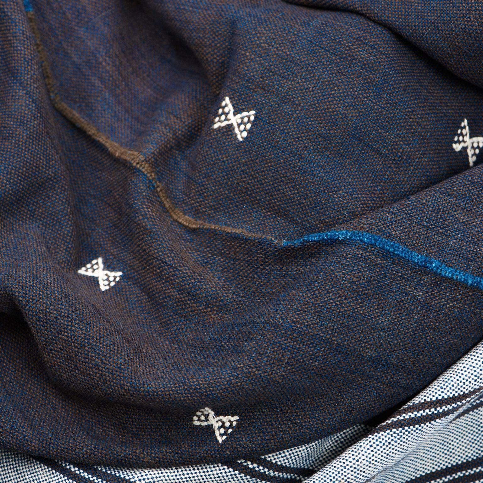 Hand-Woven Indie Throw In Indigo , Minimal Geometric Motifs Hand-woven In Organic Cotton For Sale