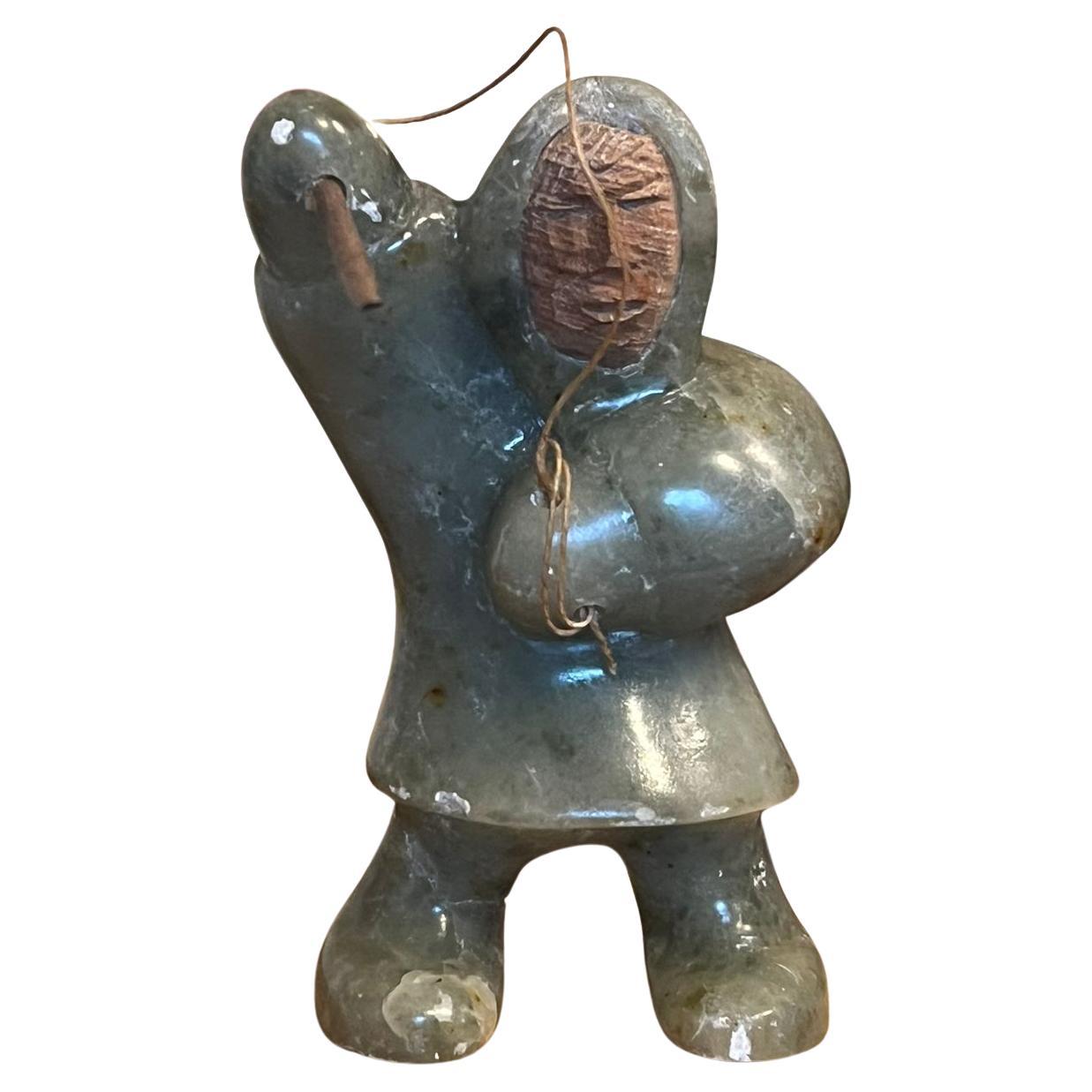 Cacciatore indigeno PNW A. Stone Figurina d'arte nativa intagliata