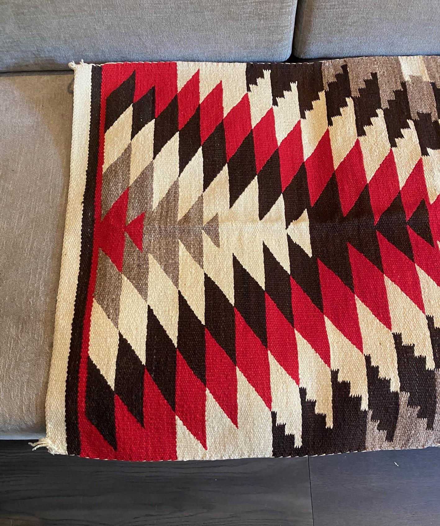 Indigenous Native American Indian Navajo Handwoven X-Pattern Rug Blanket In Good Condition For Sale In Studio City, CA