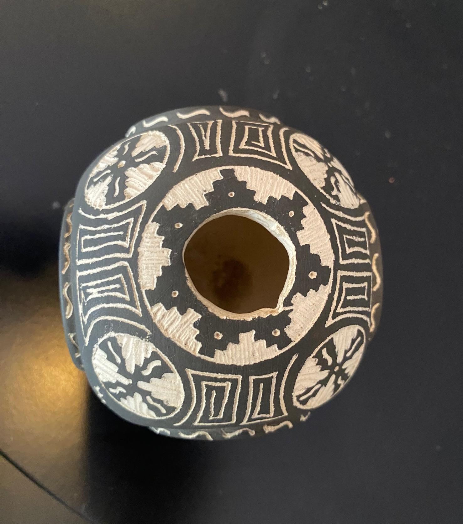 Indigenous Southwest Native American Indian Signed S. Begay Navajo Pottery Vase For Sale 5