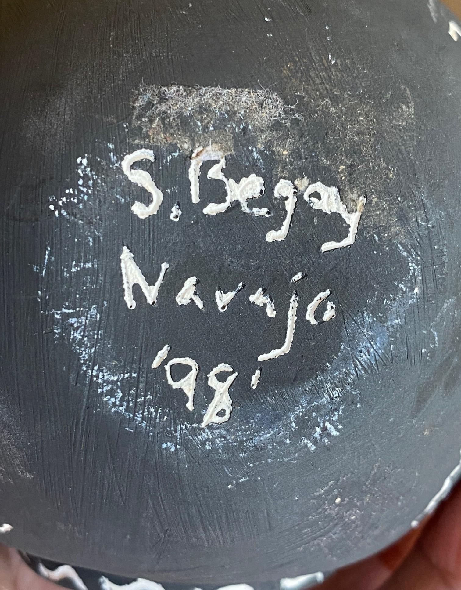 Indigenous Southwest Native American Indian Signed S. Begay Navajo Pottery Vase For Sale 13