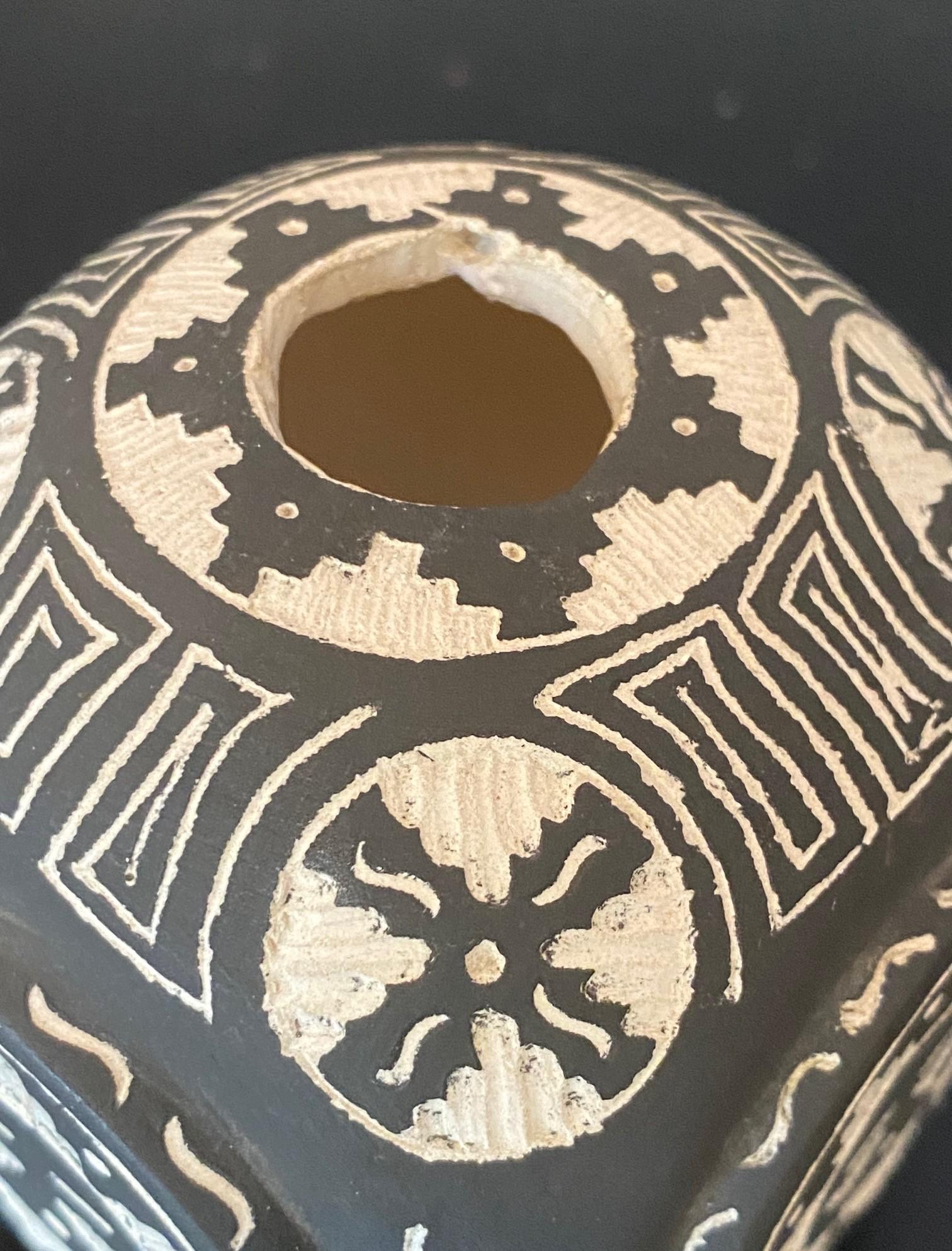 Indigenous Southwest Native American Indian Signed S. Begay Navajo Pottery Vase For Sale 2