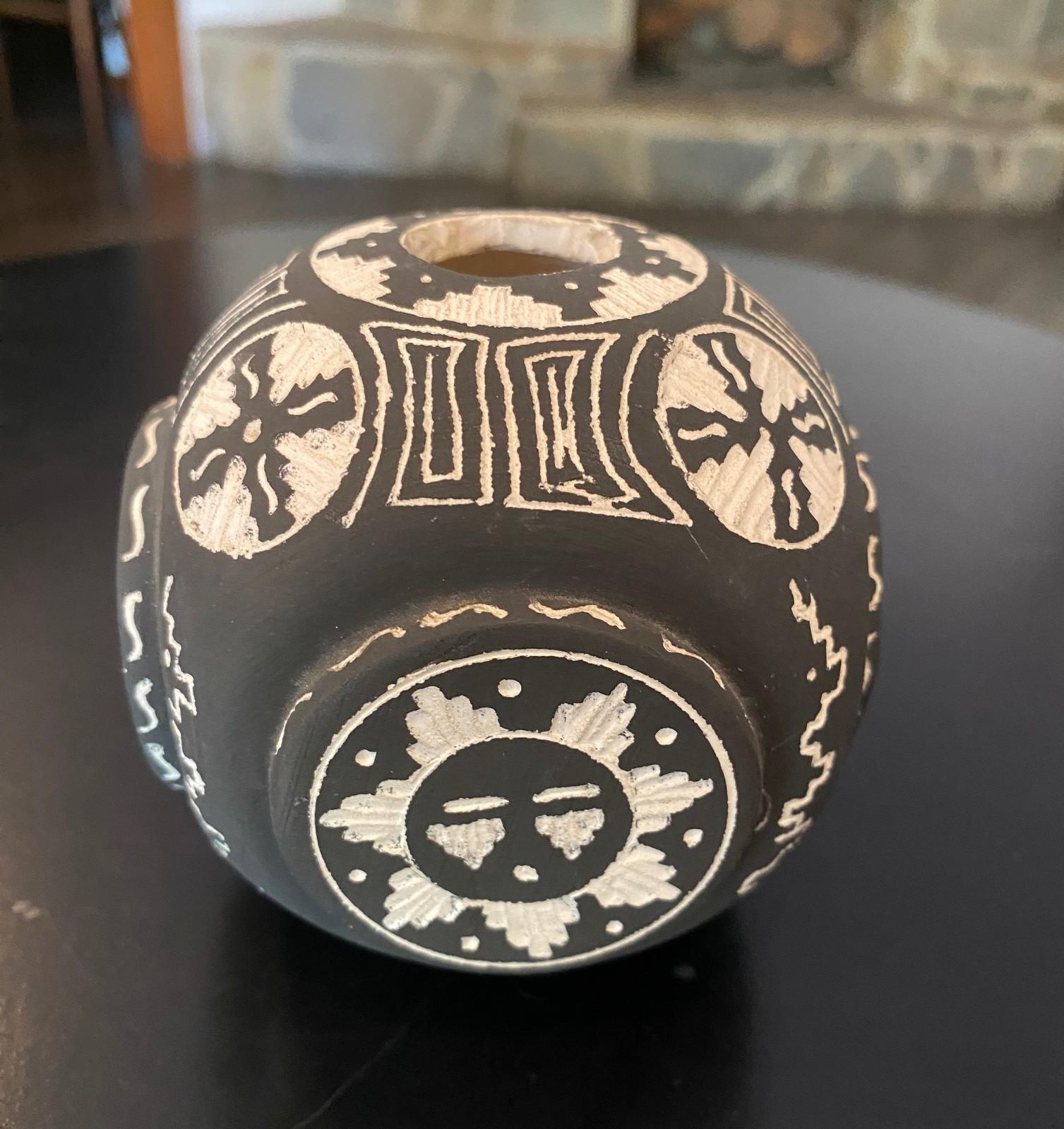 Indigenous Southwest Native American Indian Signed S. Begay Navajo Pottery Vase For Sale 3
