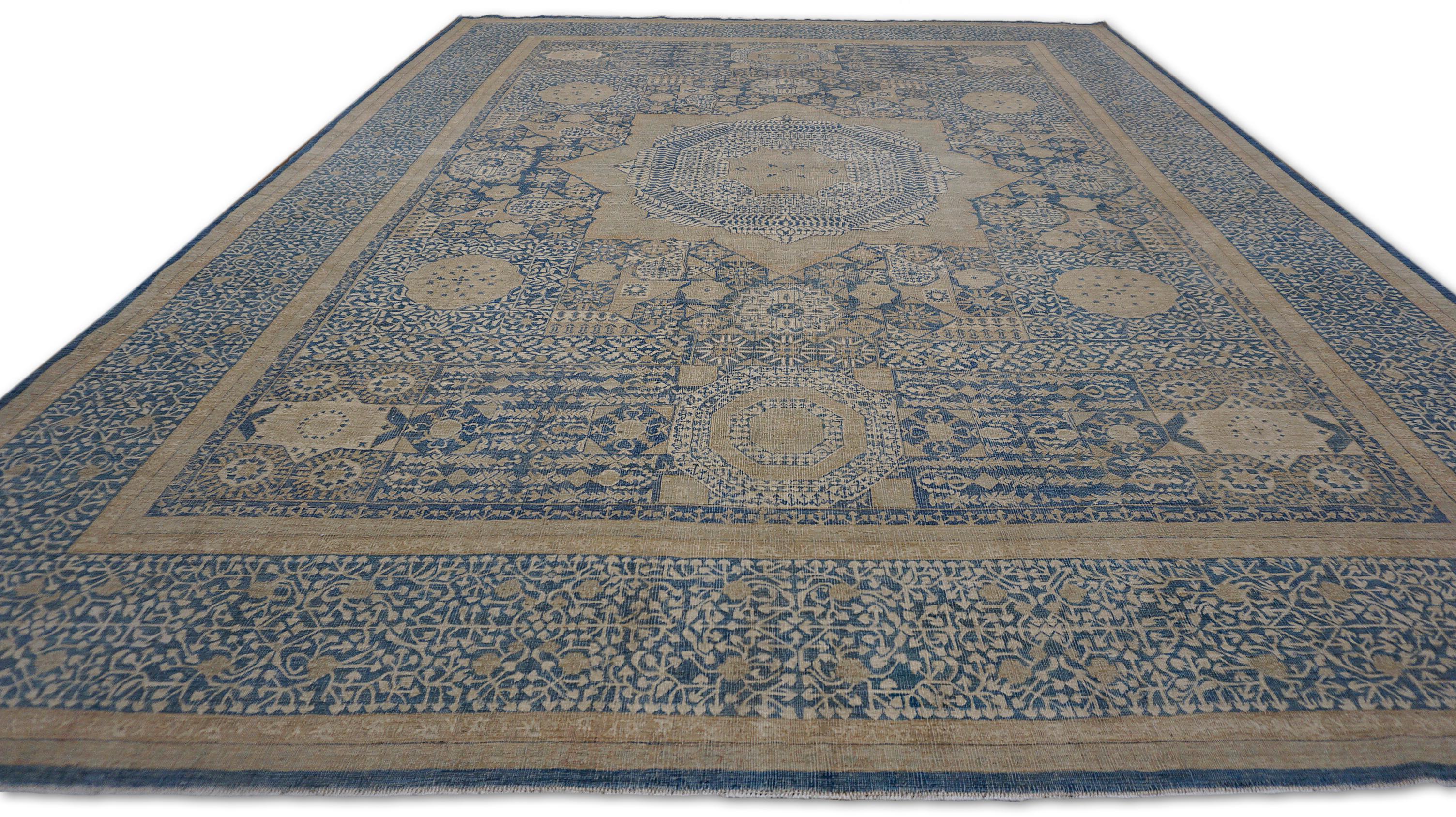 Pakistanais Tapis en laine nouée à la main à motifs Mamluke indigo et sable - 9 pi x 12 pi 2 po en vente
