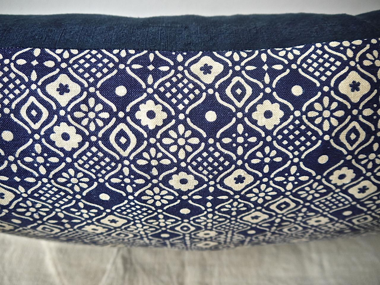 Indigo Blue and Off-White Print Cotton Pillow, French, Midcentury In Good Condition For Sale In London, GB