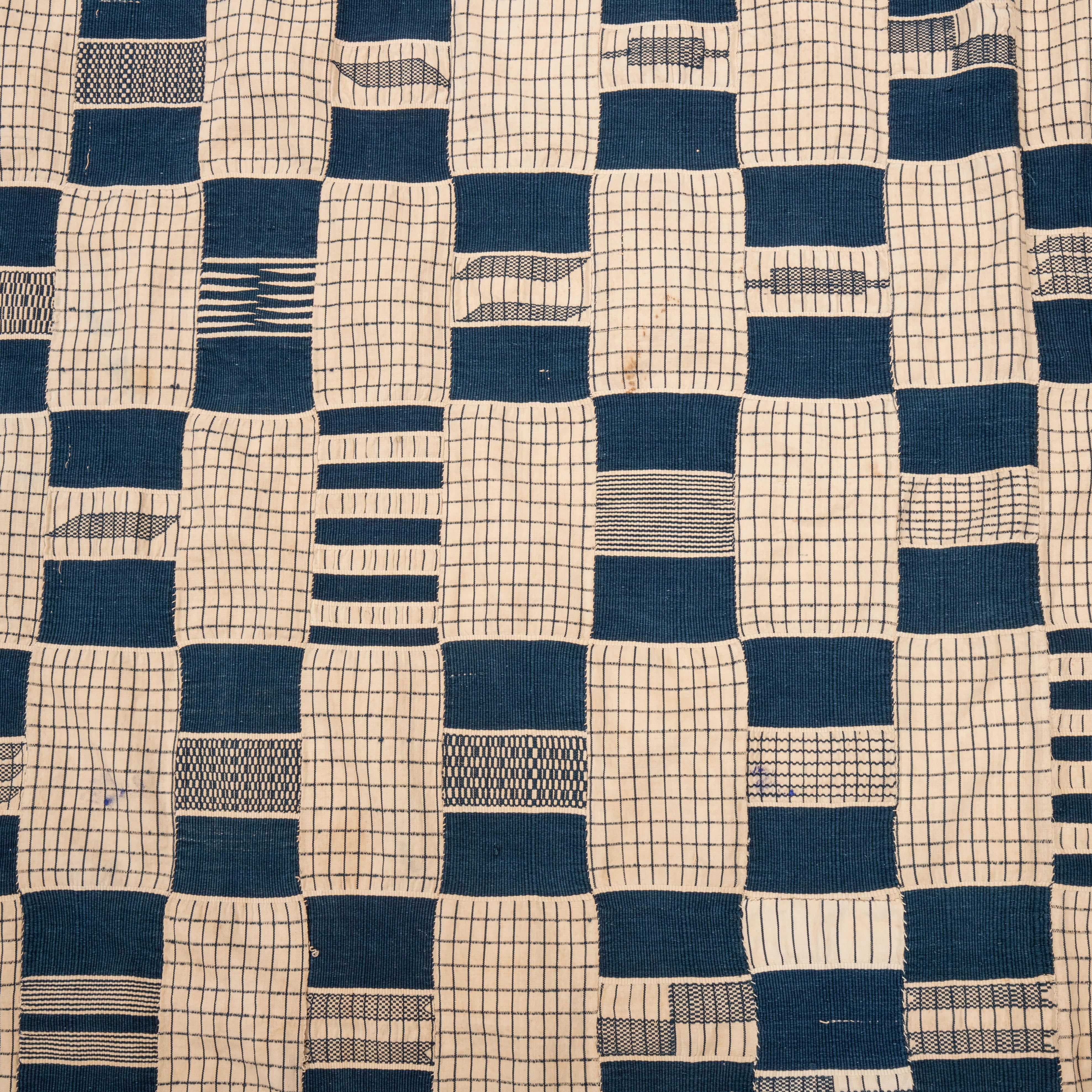 Coton Tissu Kente indigo, Afrique, milieu du 20e siècle en vente