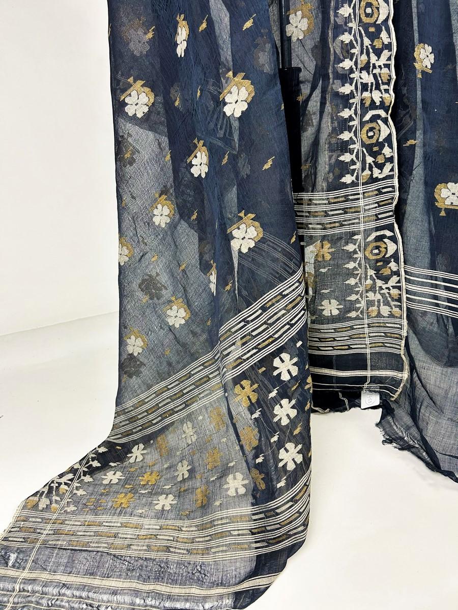 Voile di cotone broccato o Jamdani tinto con indaco proveniente dal Bengala - India CIRCA 1950 in vendita 5