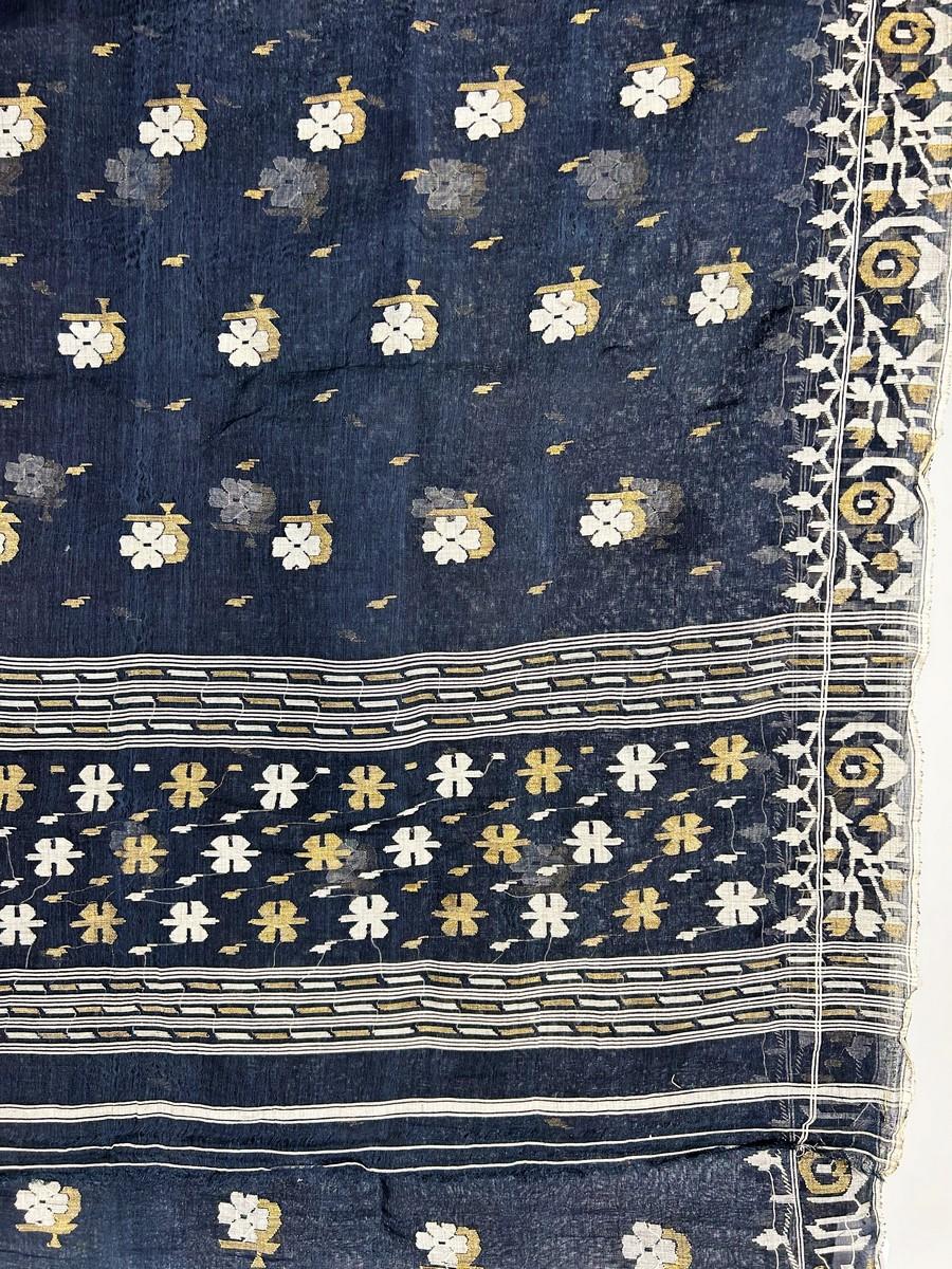 Voile di cotone broccato o Jamdani tinto con indaco proveniente dal Bengala - India CIRCA 1950 in vendita 3