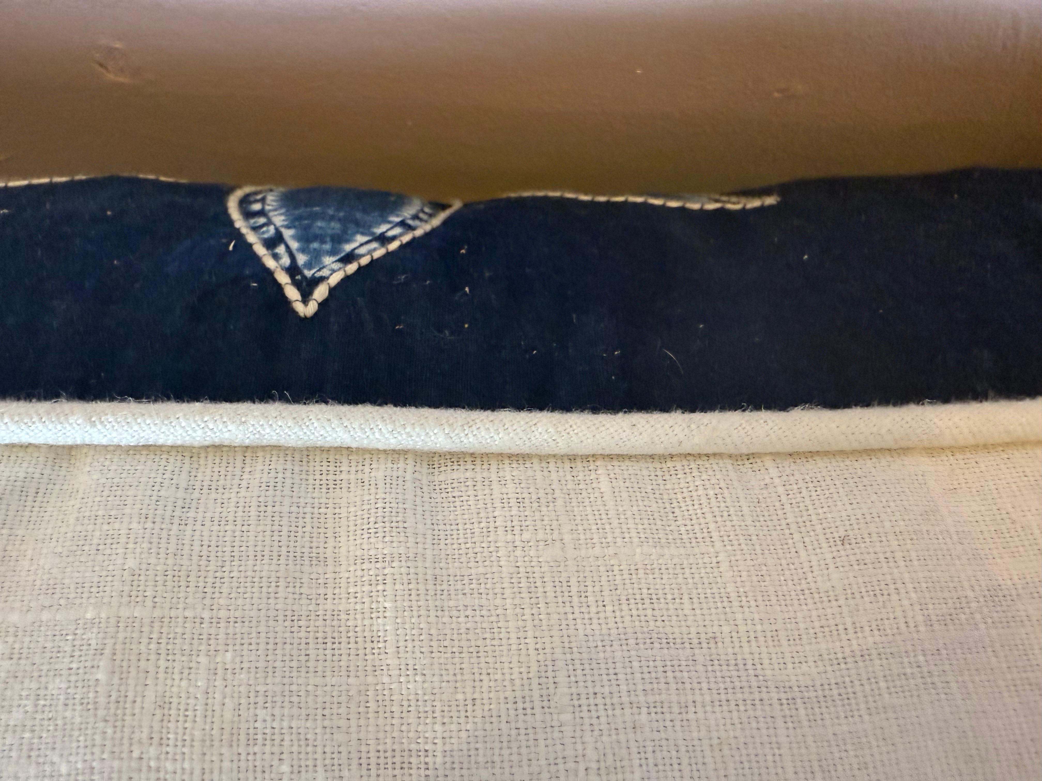 XXIe siècle et contemporain Oreiller en batik indigo et blanc en vente