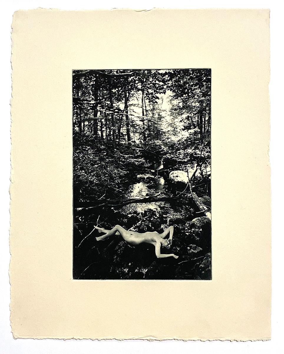 „Eve by the River“ Fotogravur-Intaglio-Radierung auf Baumwollpapier (Zeitgenössisch), Photograph, von Indira Cesarine