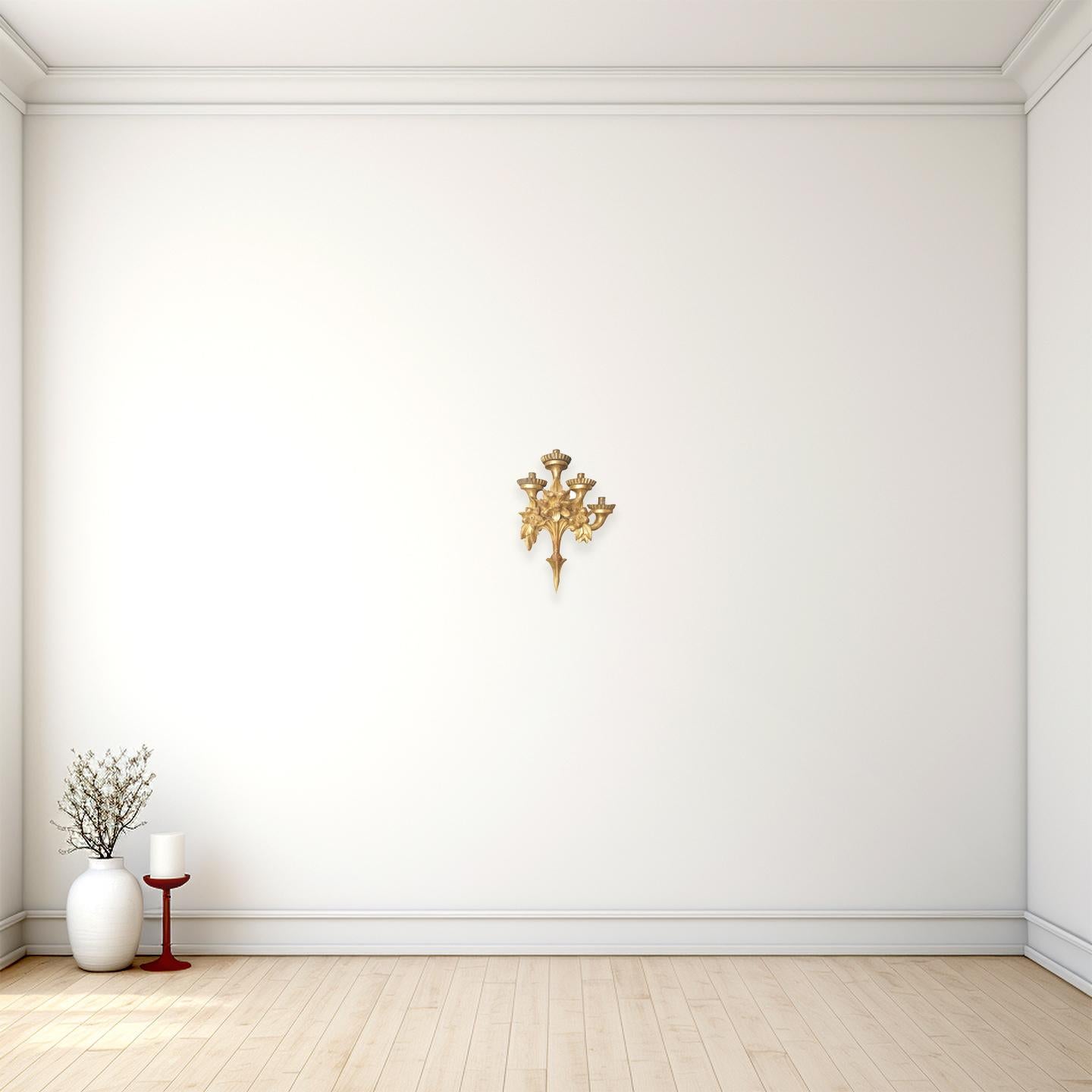 Anonymous
Europe; early-to-mid 20th century
Giltwood; tin

Approximate size: 18.5 (h) x 13 (w) x 5.25 (d) in.

A unique hand-carved individual giltwood wall sconce with a lovely bursting floral motif and terminating tulip-style base. This wonderful