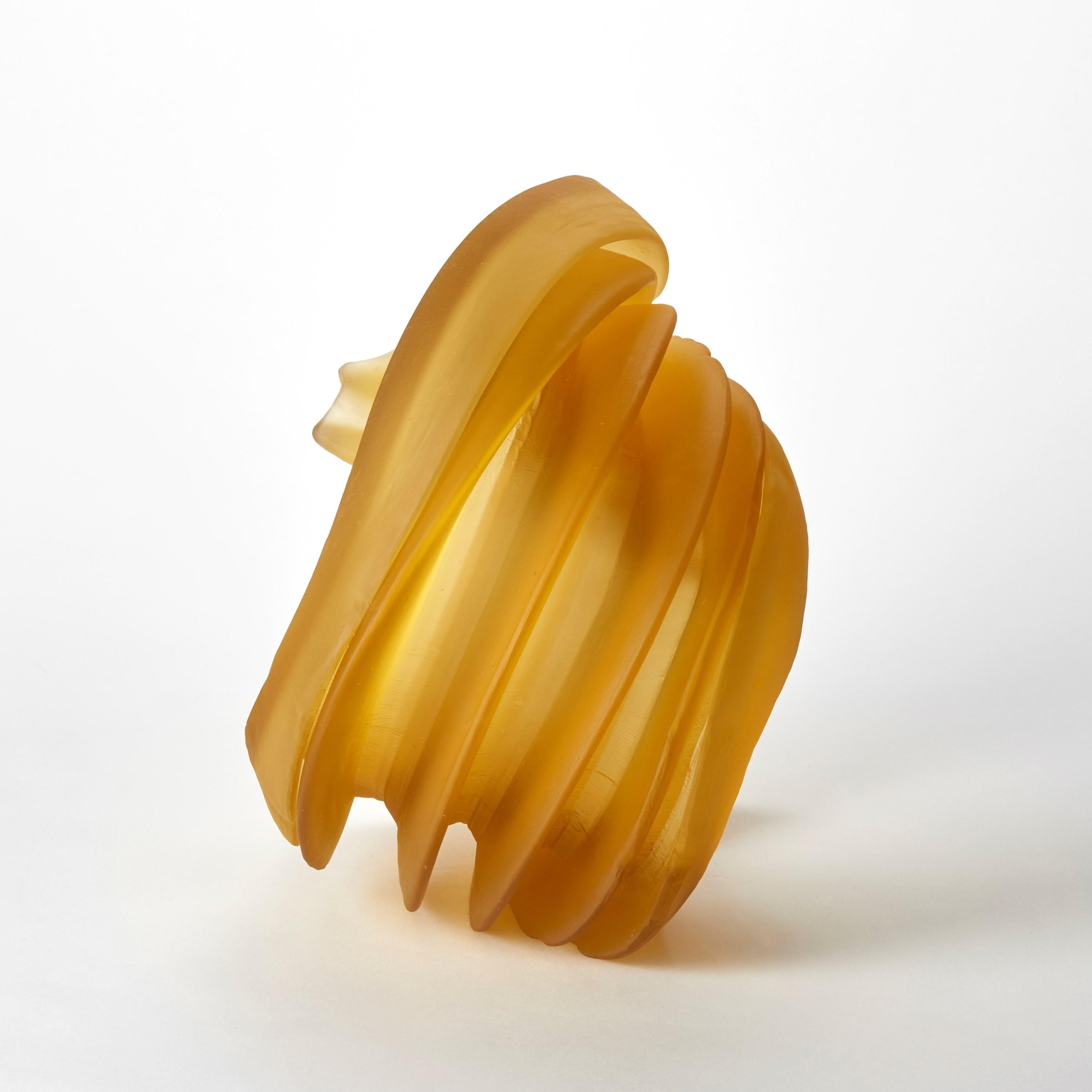 Calco Individual in Yellow, una scultura in vetro fuso color ambra di Nina Casson McGarva in vendita