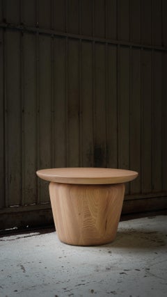 Tavolino, sgabello o comodino individuale con finitura in Wood massiccio