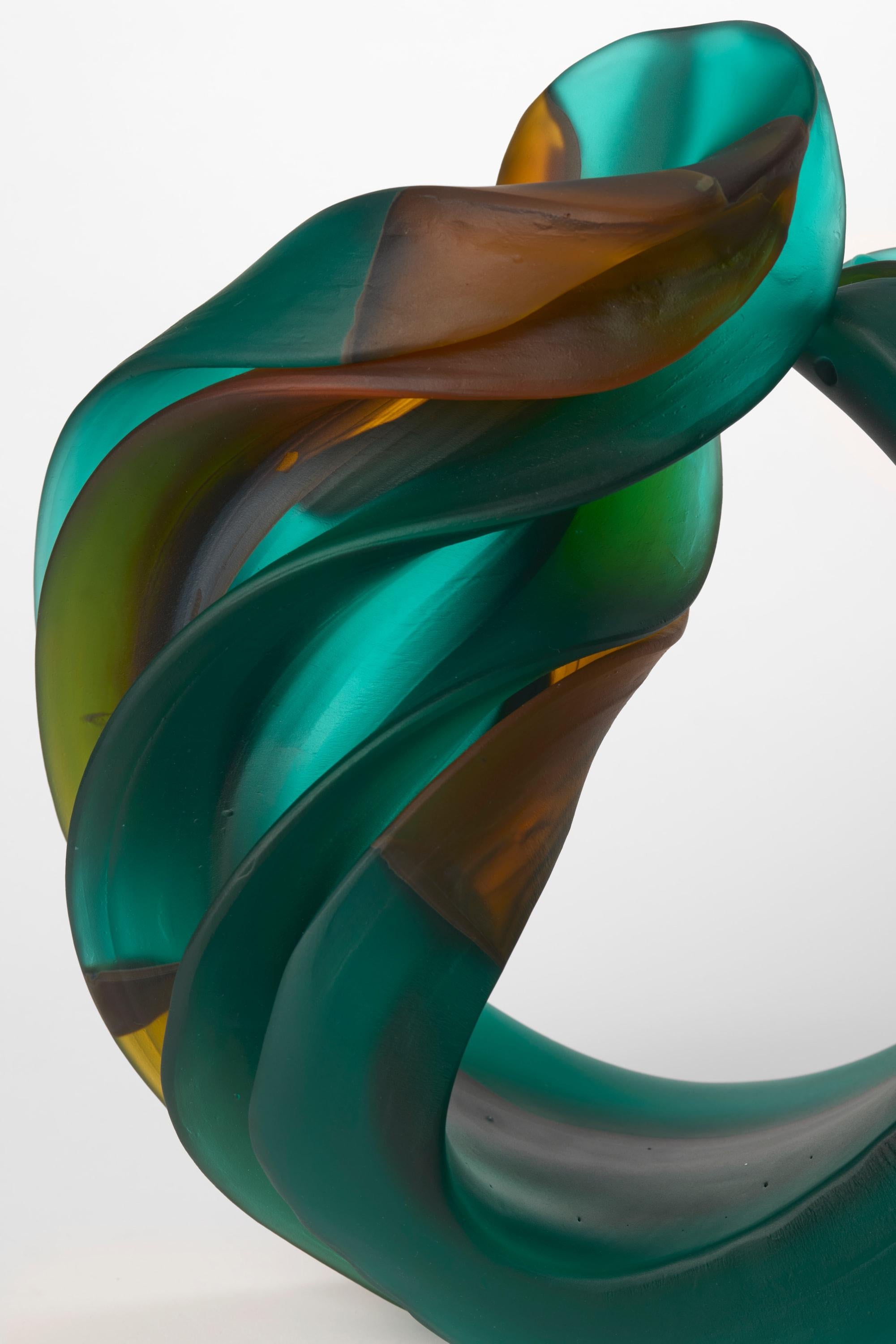 Individual Twist in Aquamarine & Amber, una scultura in vetro di Nina Casson McGarva In condizioni Nuovo in vendita a London, GB