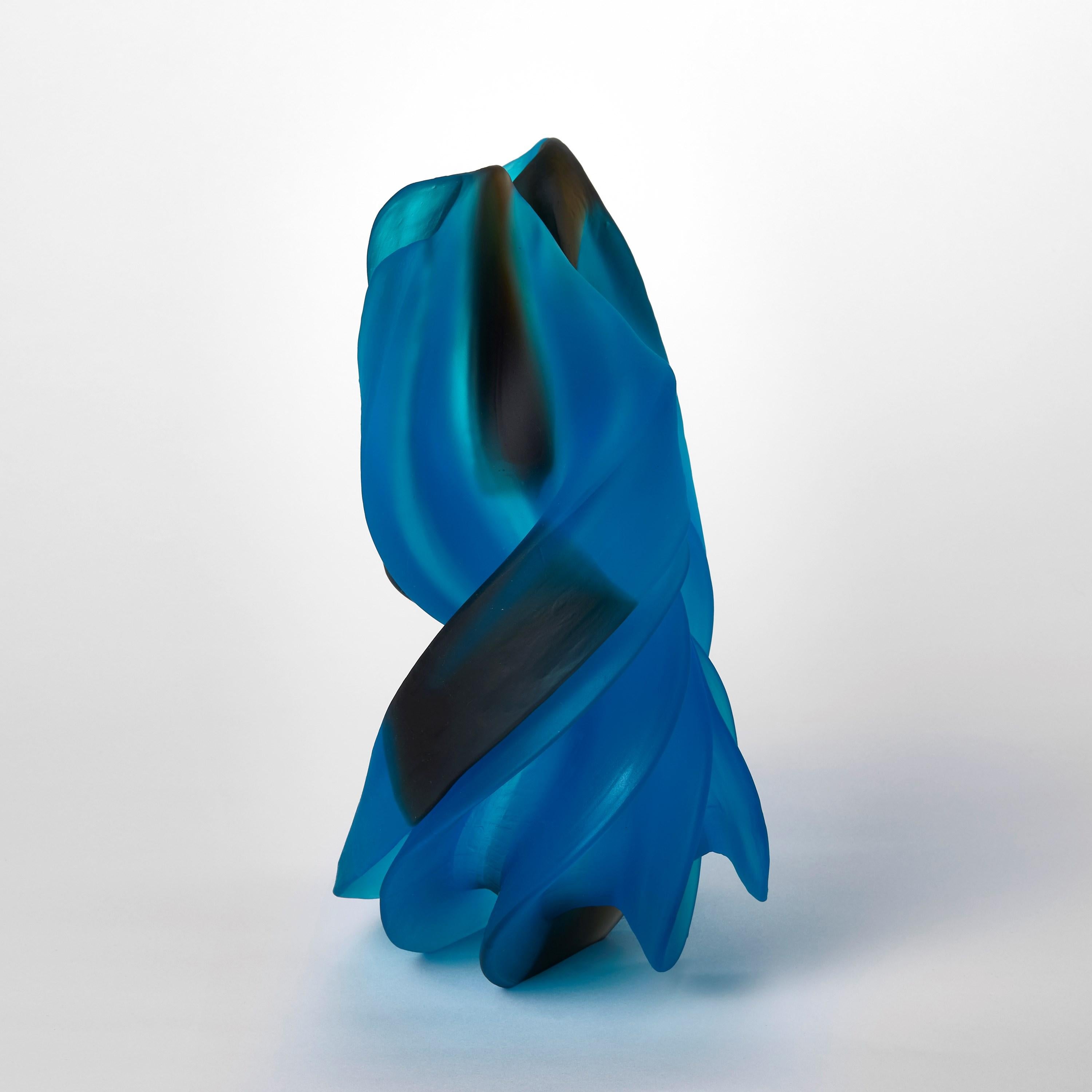 Giro individual en aguamarina y gris, escultura de vidrio de Nina Casson McGarva Moderno orgánico en venta