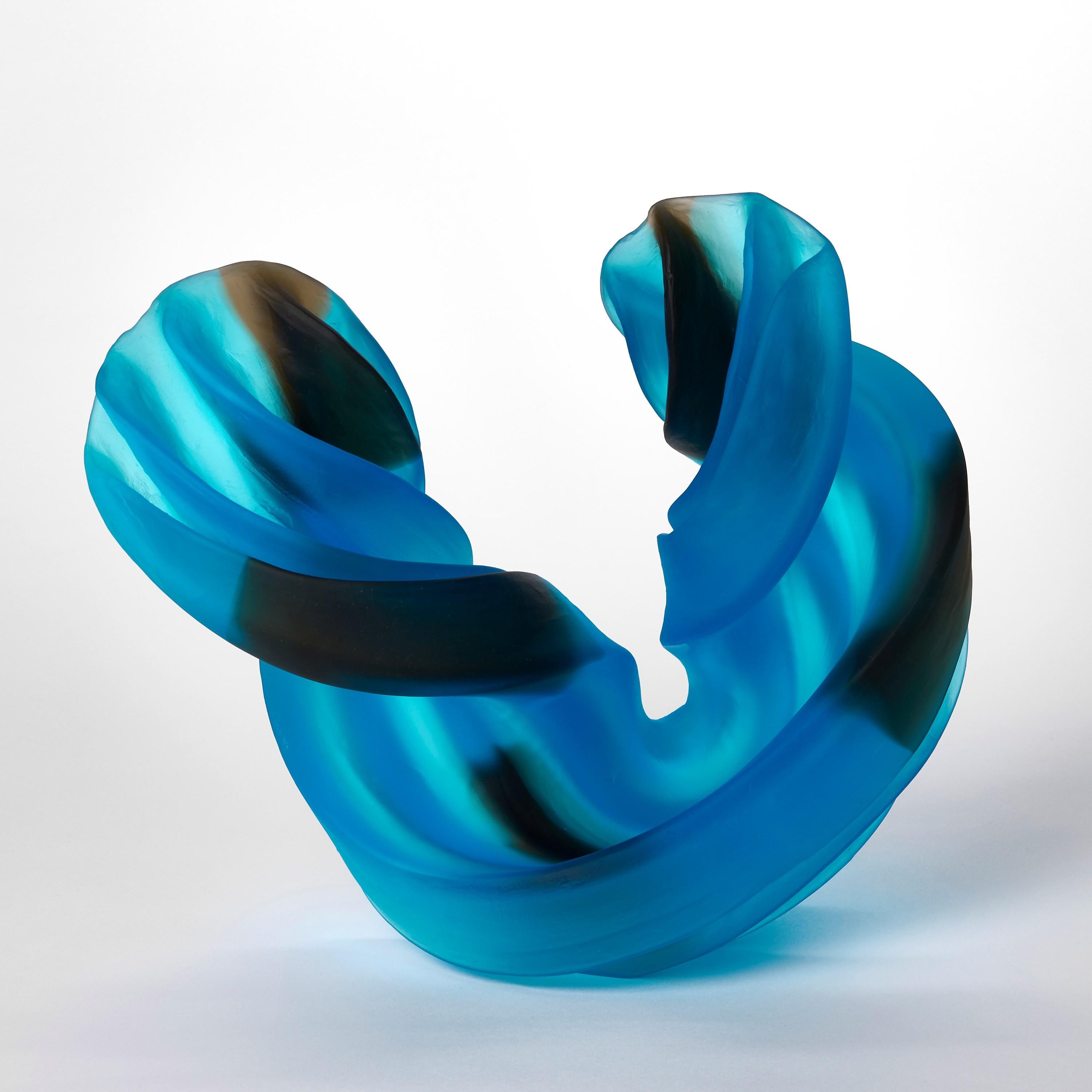 Giro individual en aguamarina y gris, escultura de vidrio de Nina Casson McGarva Británico en venta